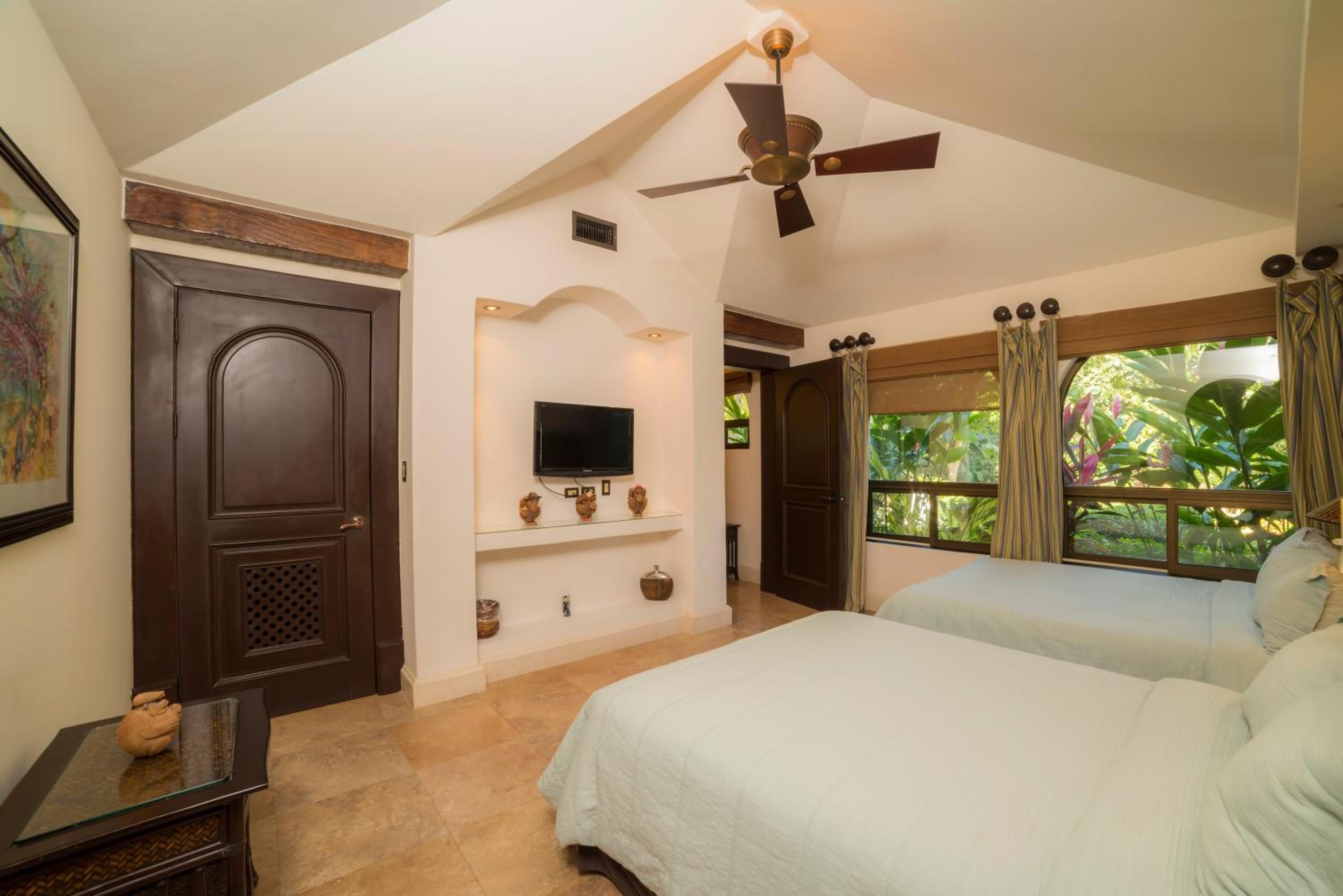 Puesta del Sol 5 bdrs ocean view in Los Suenos