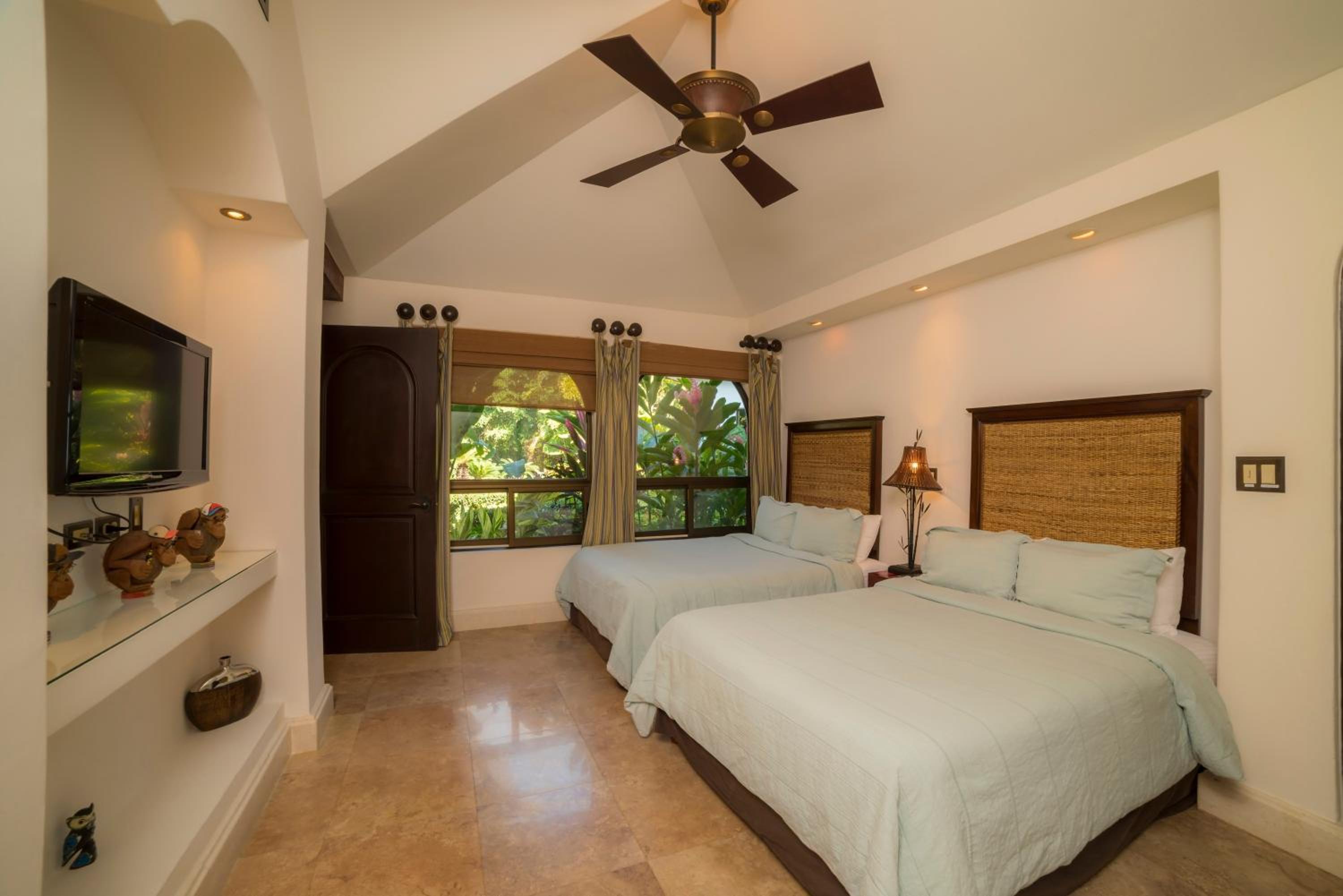 Puesta del Sol 5 bdrs ocean view in Los Suenos