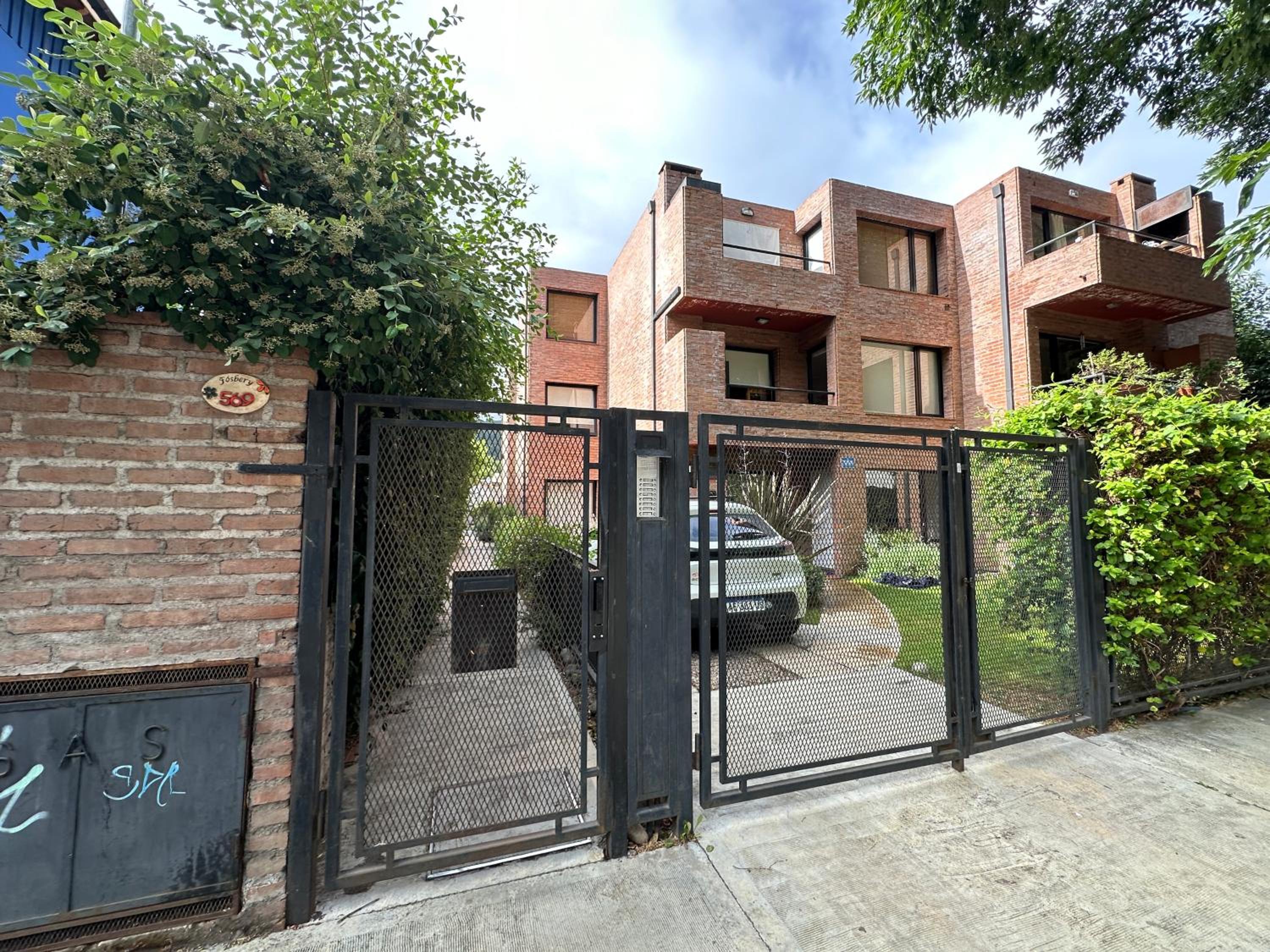 Amplio departamento cerca del centro en zona tranquila. Fosbery