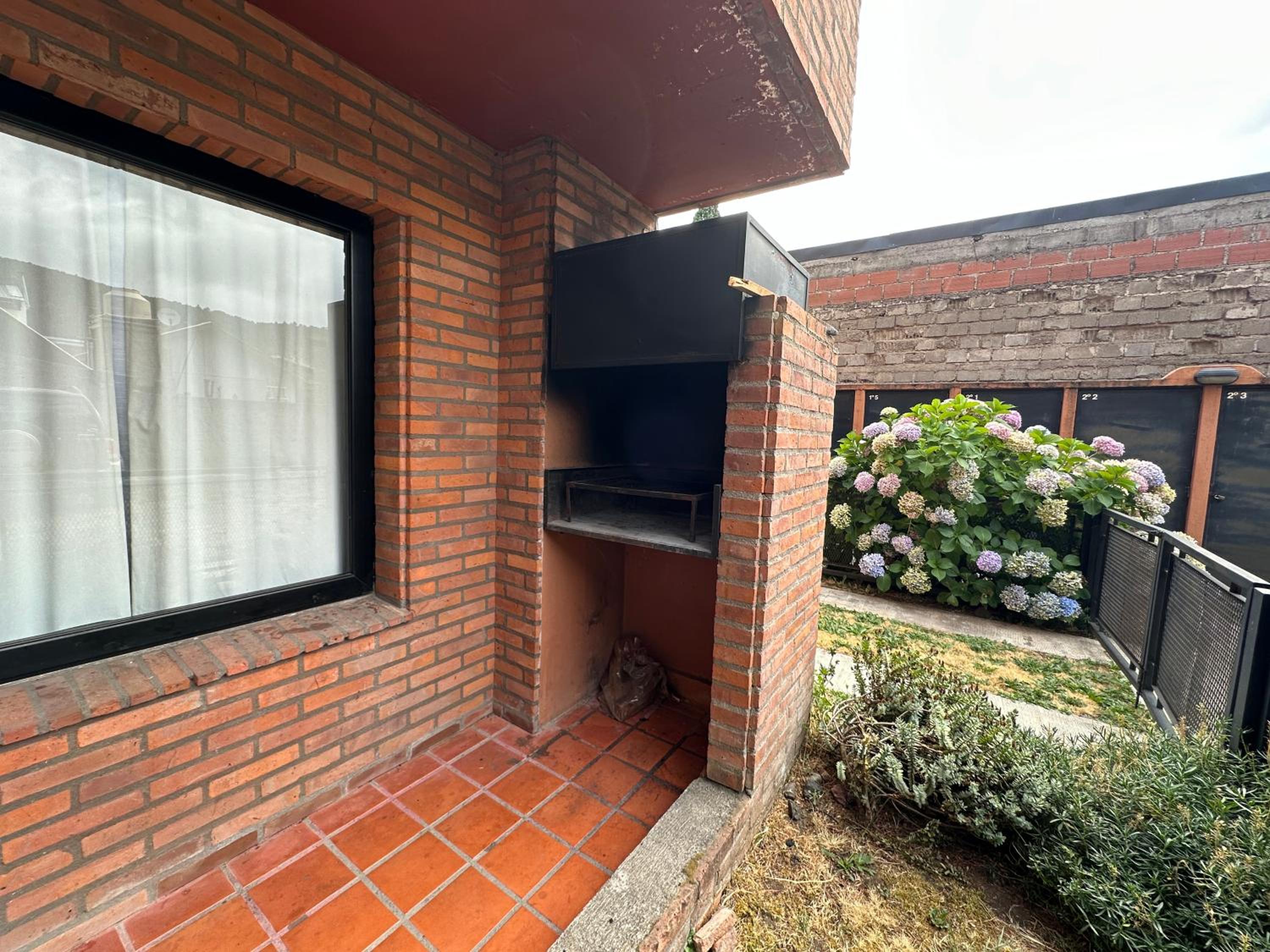 Amplio departamento cerca del centro en zona tranquila. Fosbery