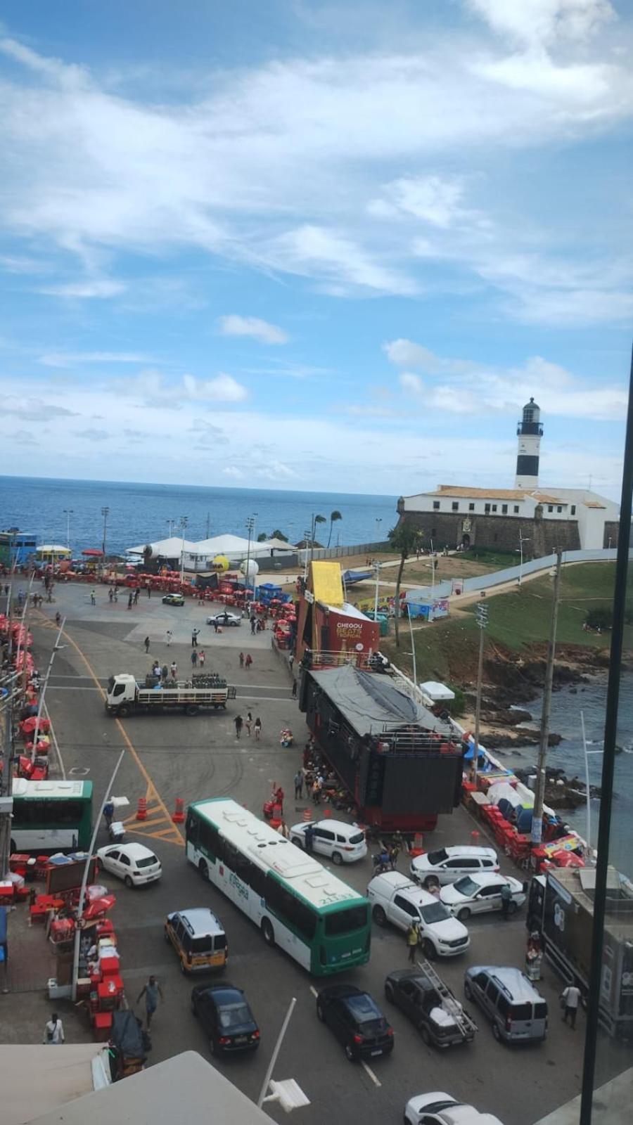 Apartamento Vista Farol da Barra com 2 Quartos