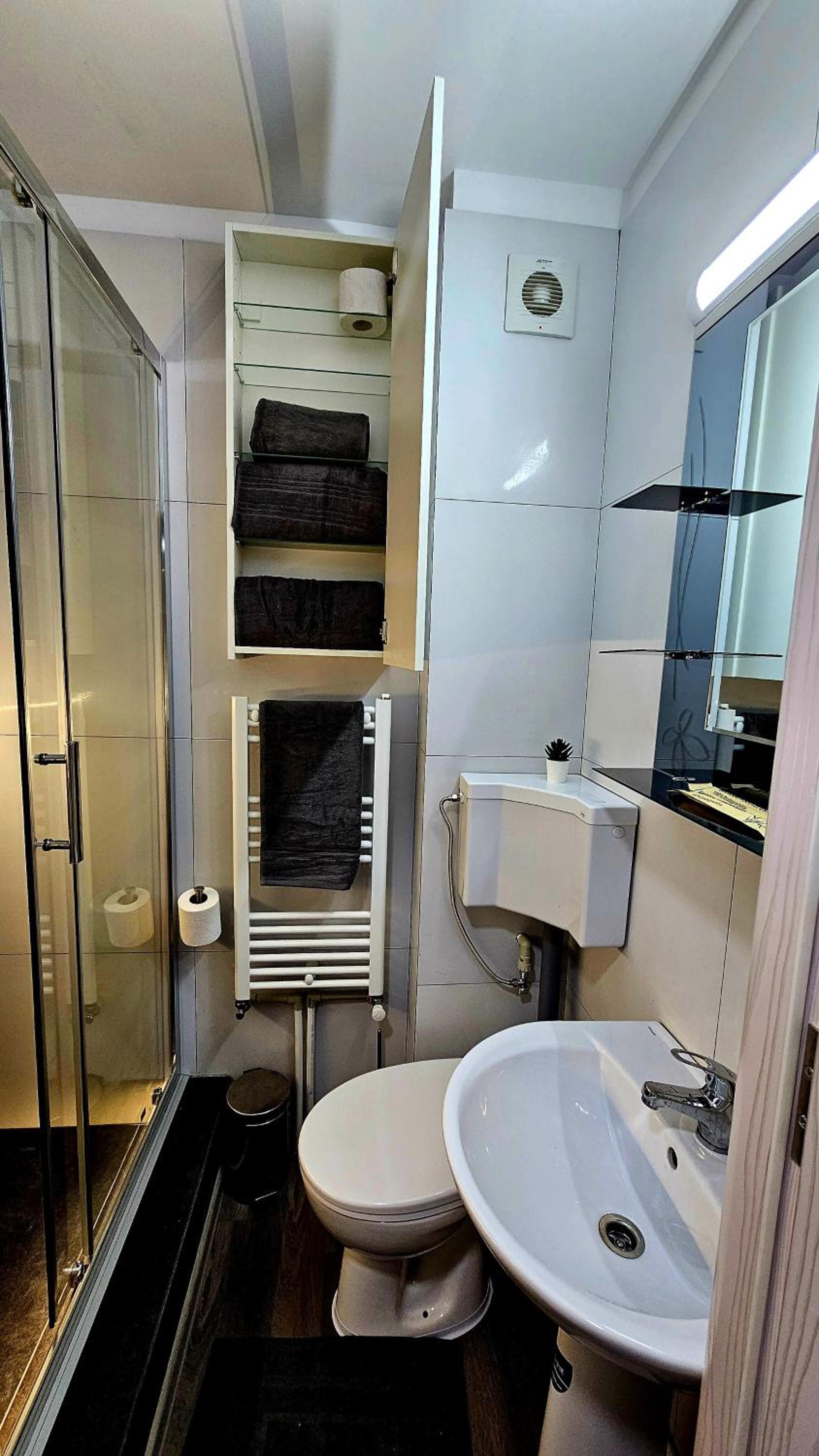 Spoil Yourself with Style, Comfort and Luxury - Tony's Studios Luxury view 5