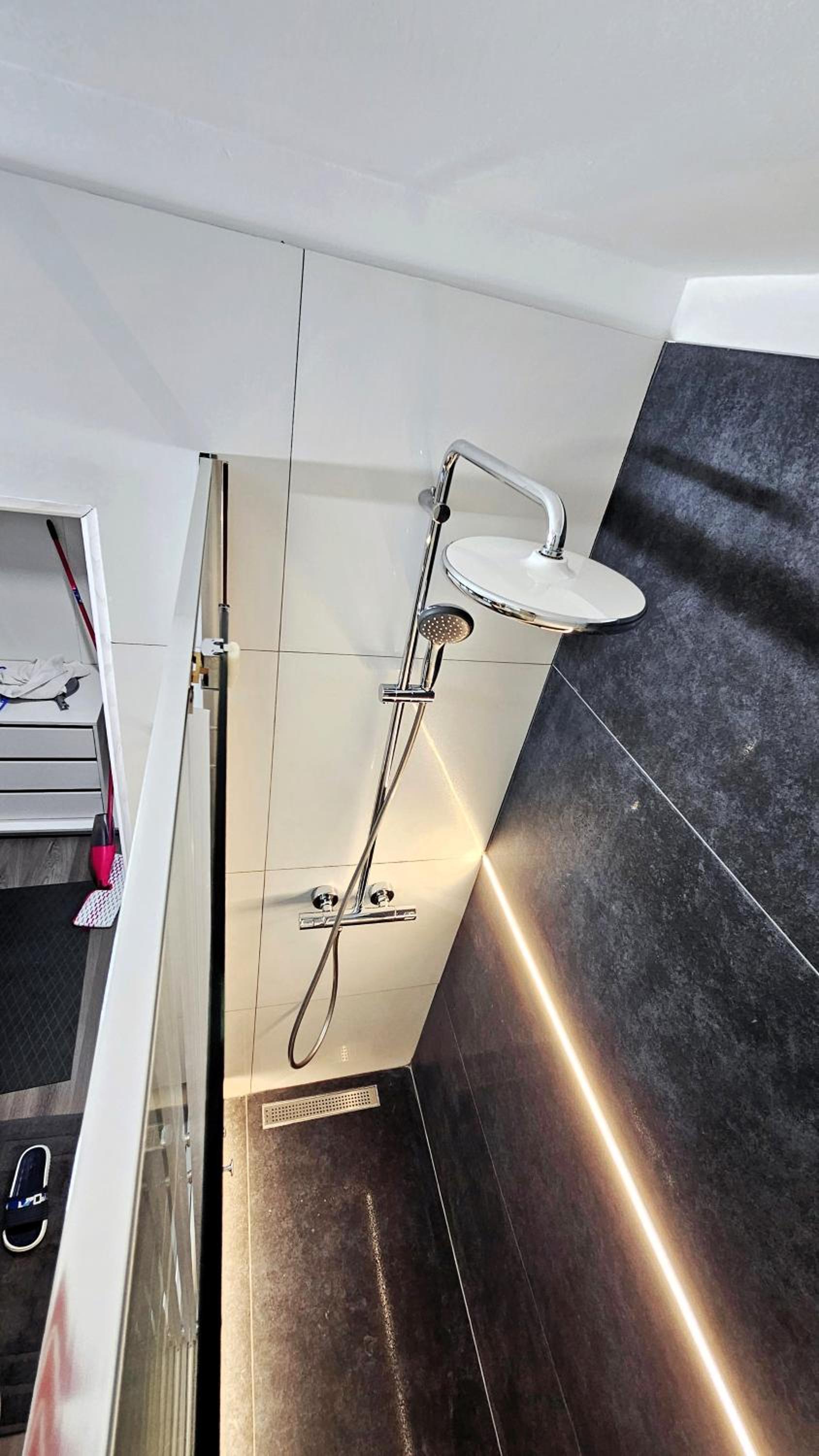 Spoil Yourself with Style, Comfort and Luxury - Tony's Studios Luxury view 3