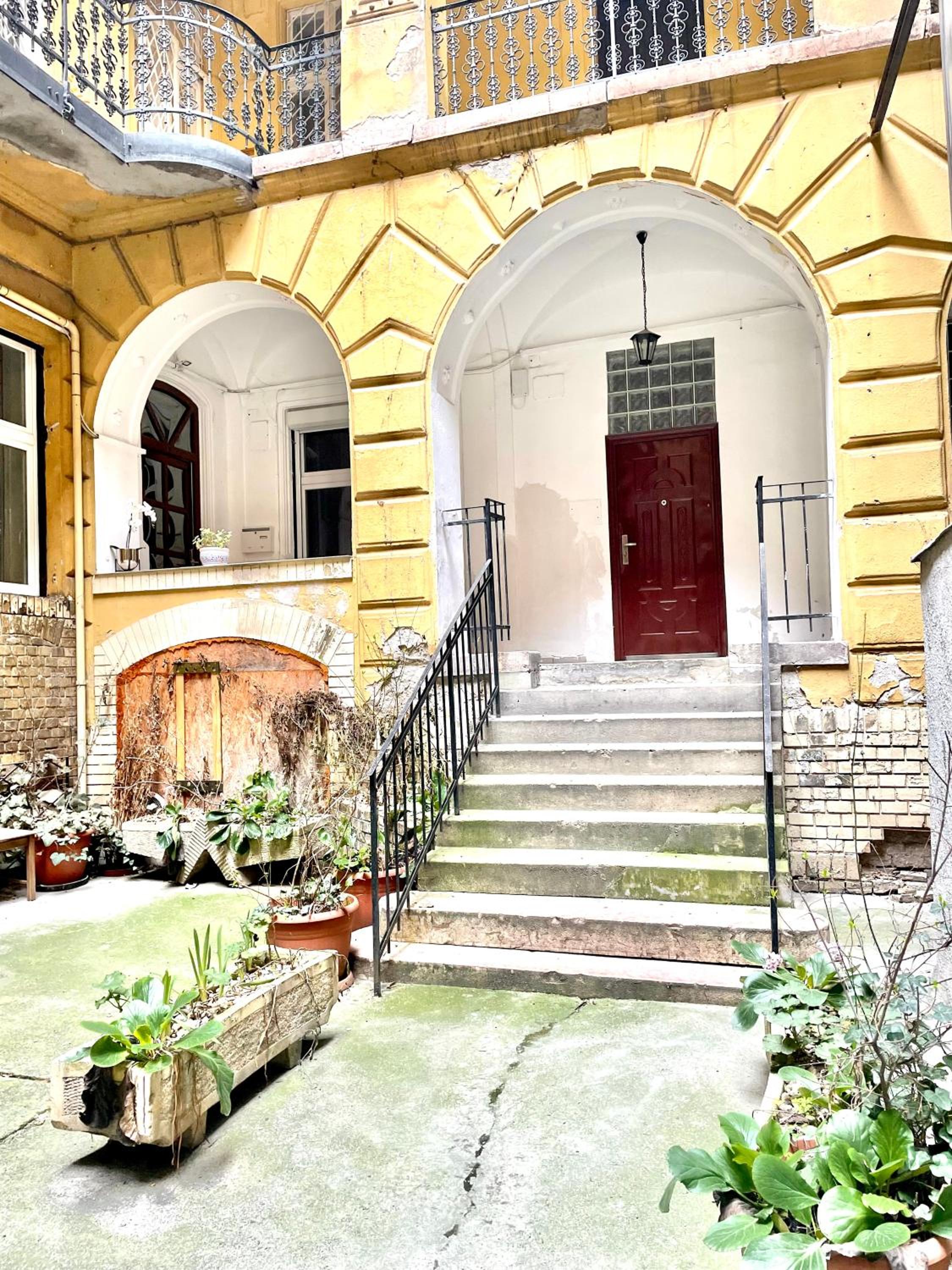 Small Cosy Apartment near the famous WESTEND City Center view 5