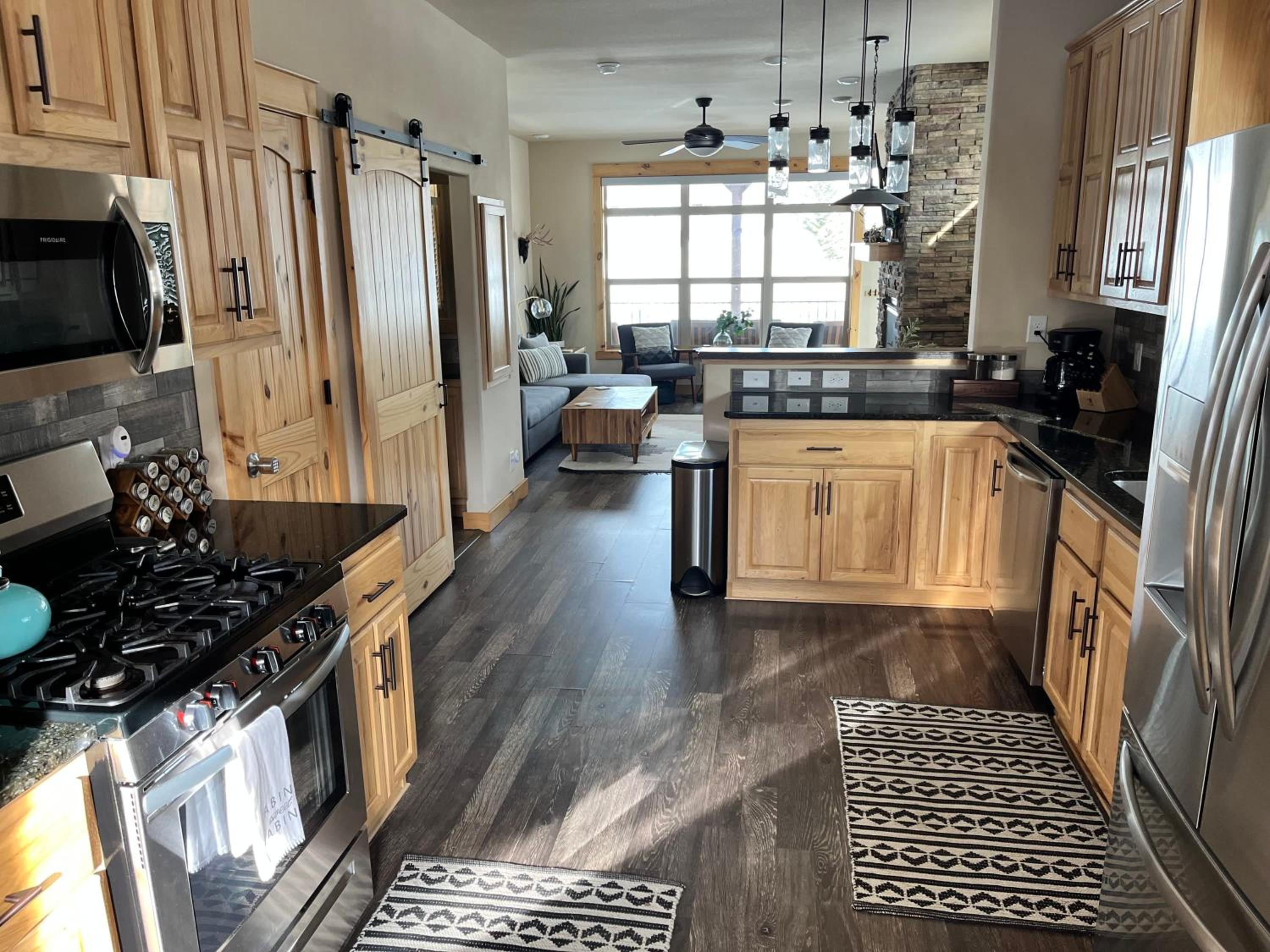 Cozy 3 bedroom Mountain Getaway - Ski Fish Golf view 5