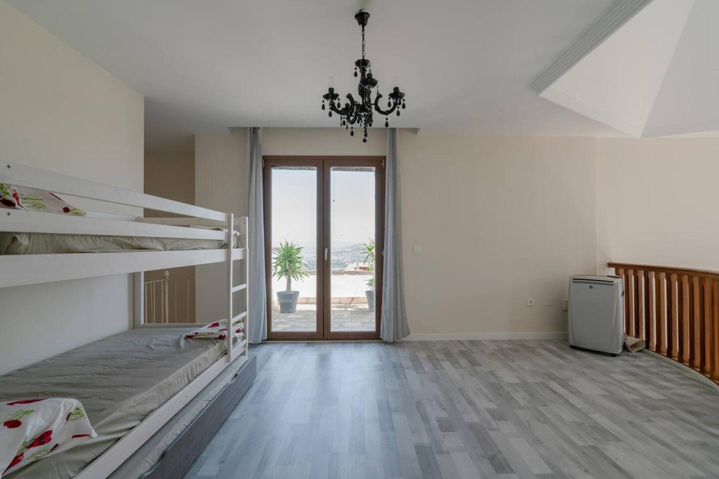 Spacious Villa in Granada with Private Pool and Jacuzzi