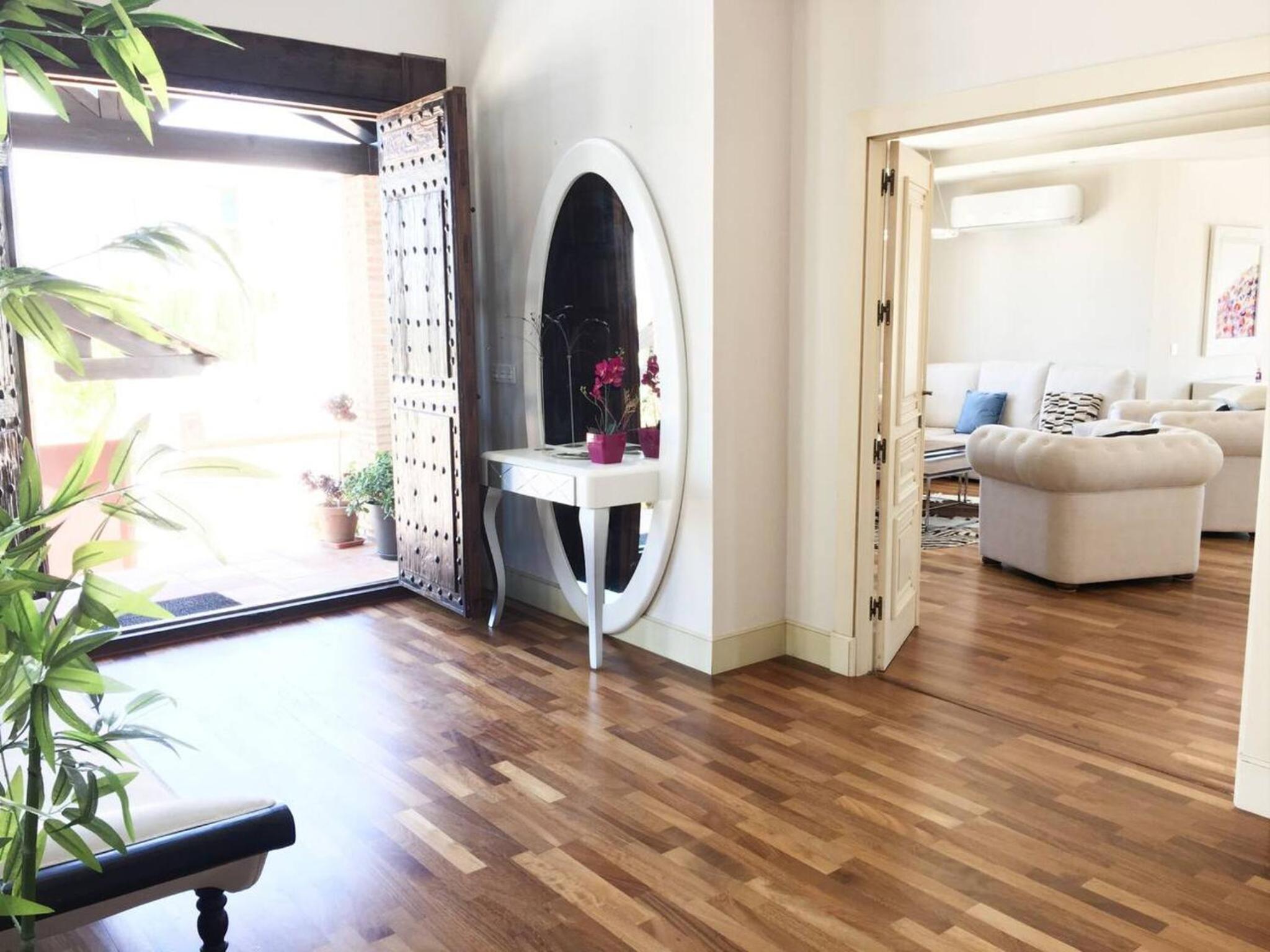 Spacious Villa in Granada with Private Pool and Jacuzzi