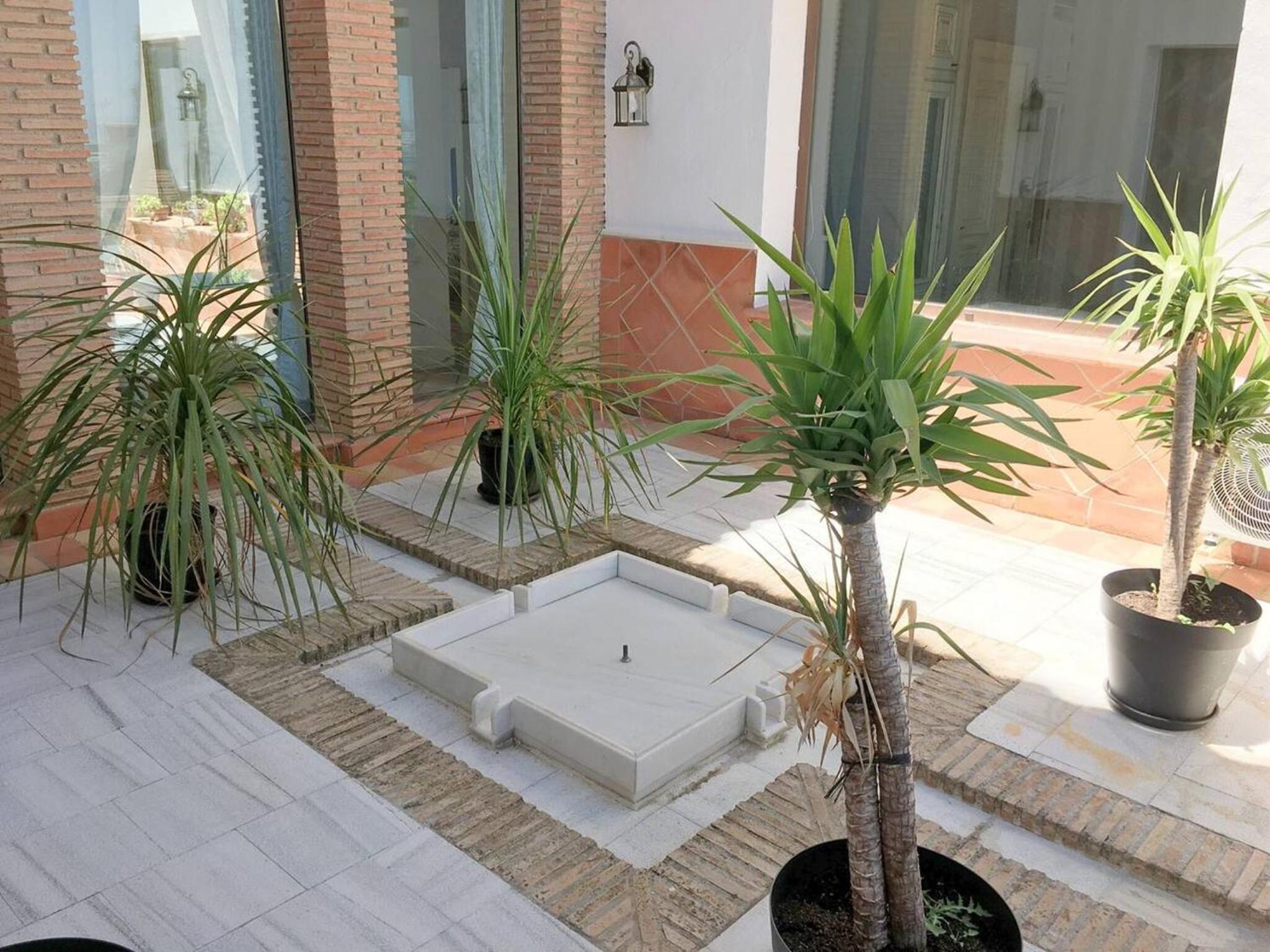 Spacious Villa in Granada with Private Pool and Jacuzzi