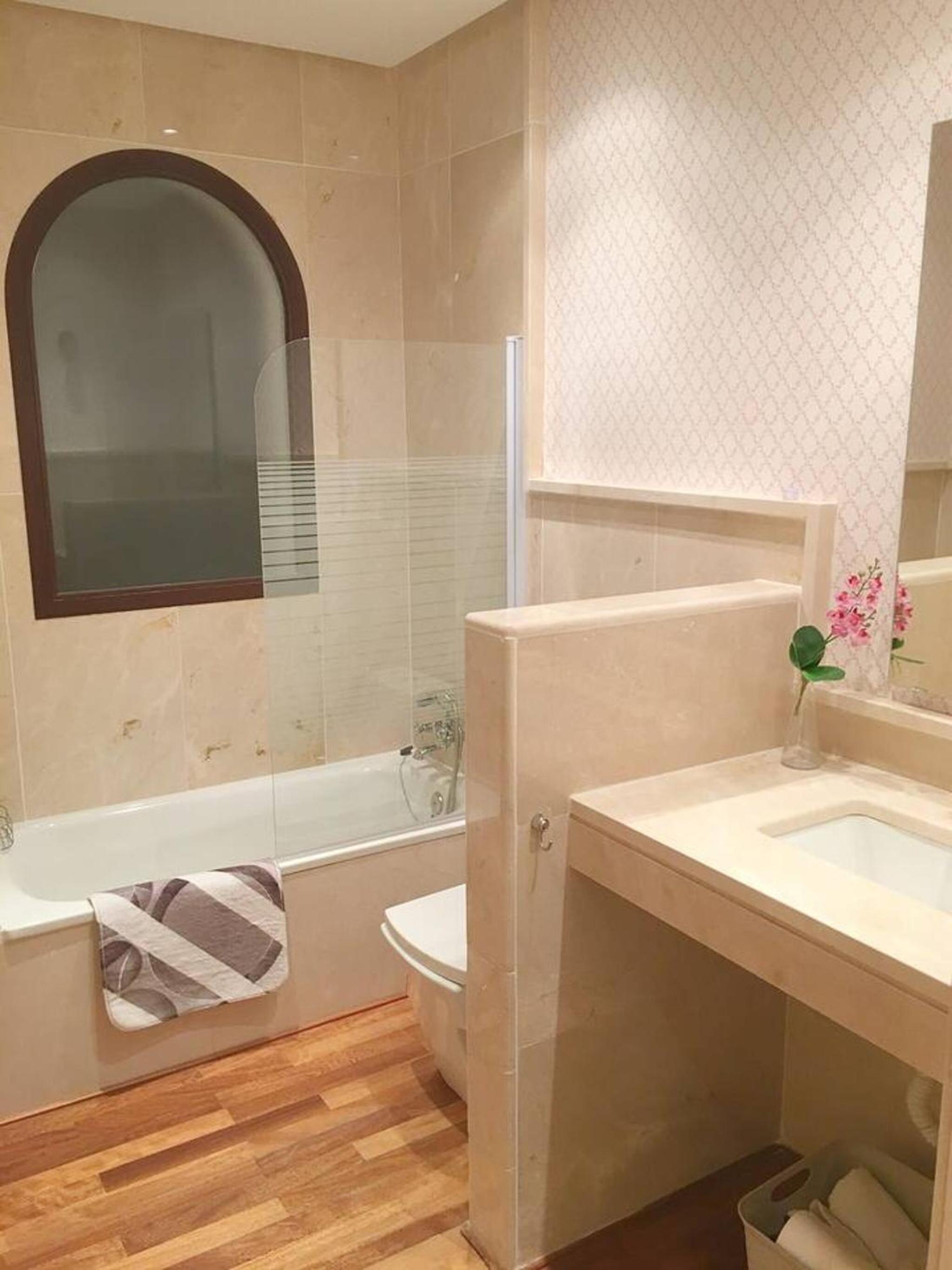 Spacious Villa in Granada with Private Pool and Jacuzzi