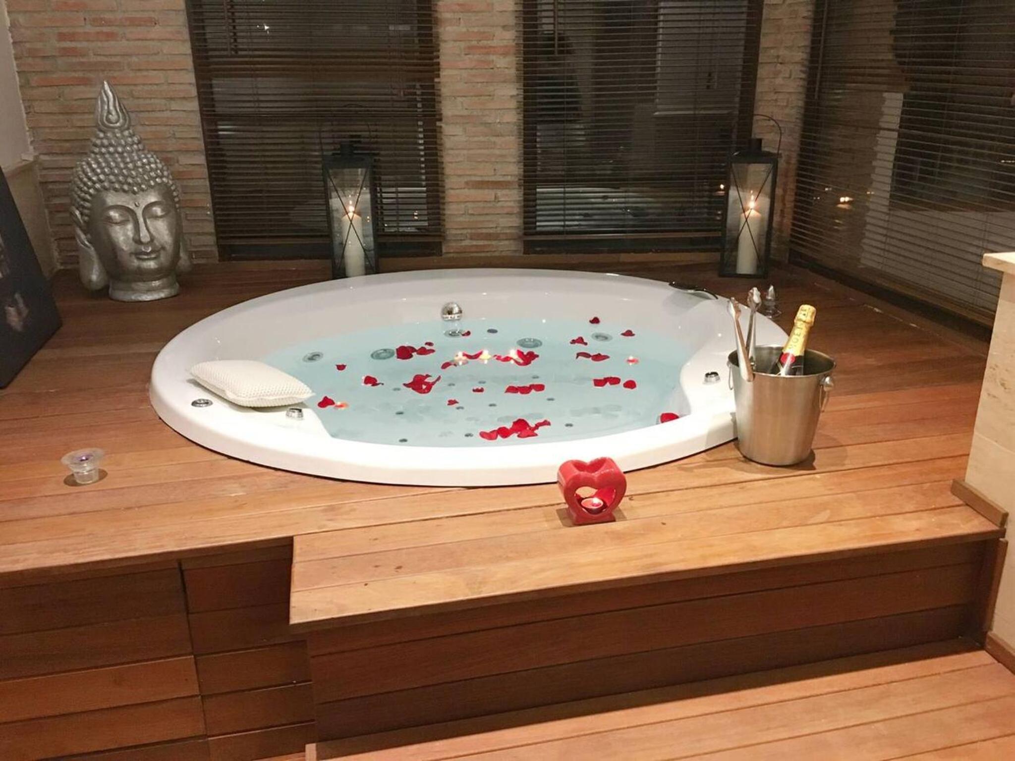 Spacious Villa in Granada with Private Pool and Jacuzzi