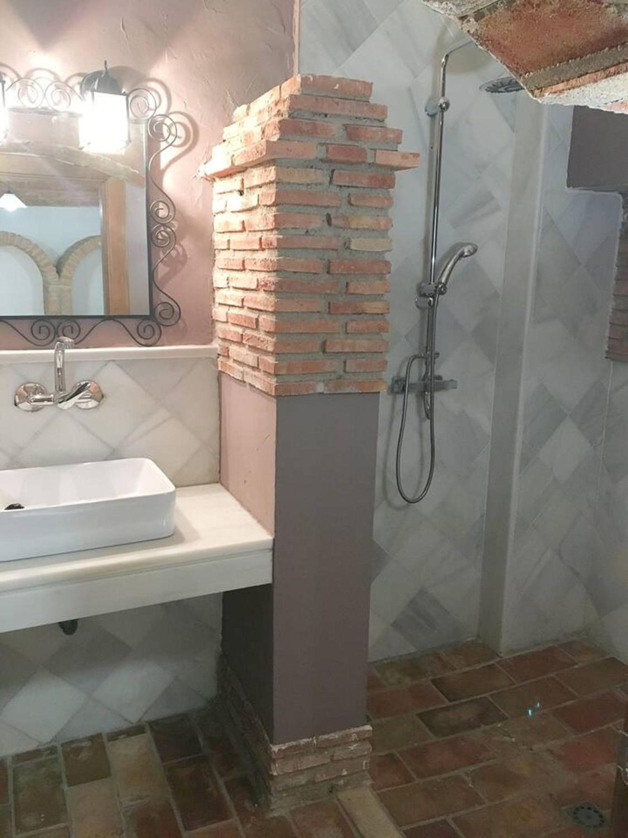 Spacious Villa in Granada with Private Pool and Jacuzzi