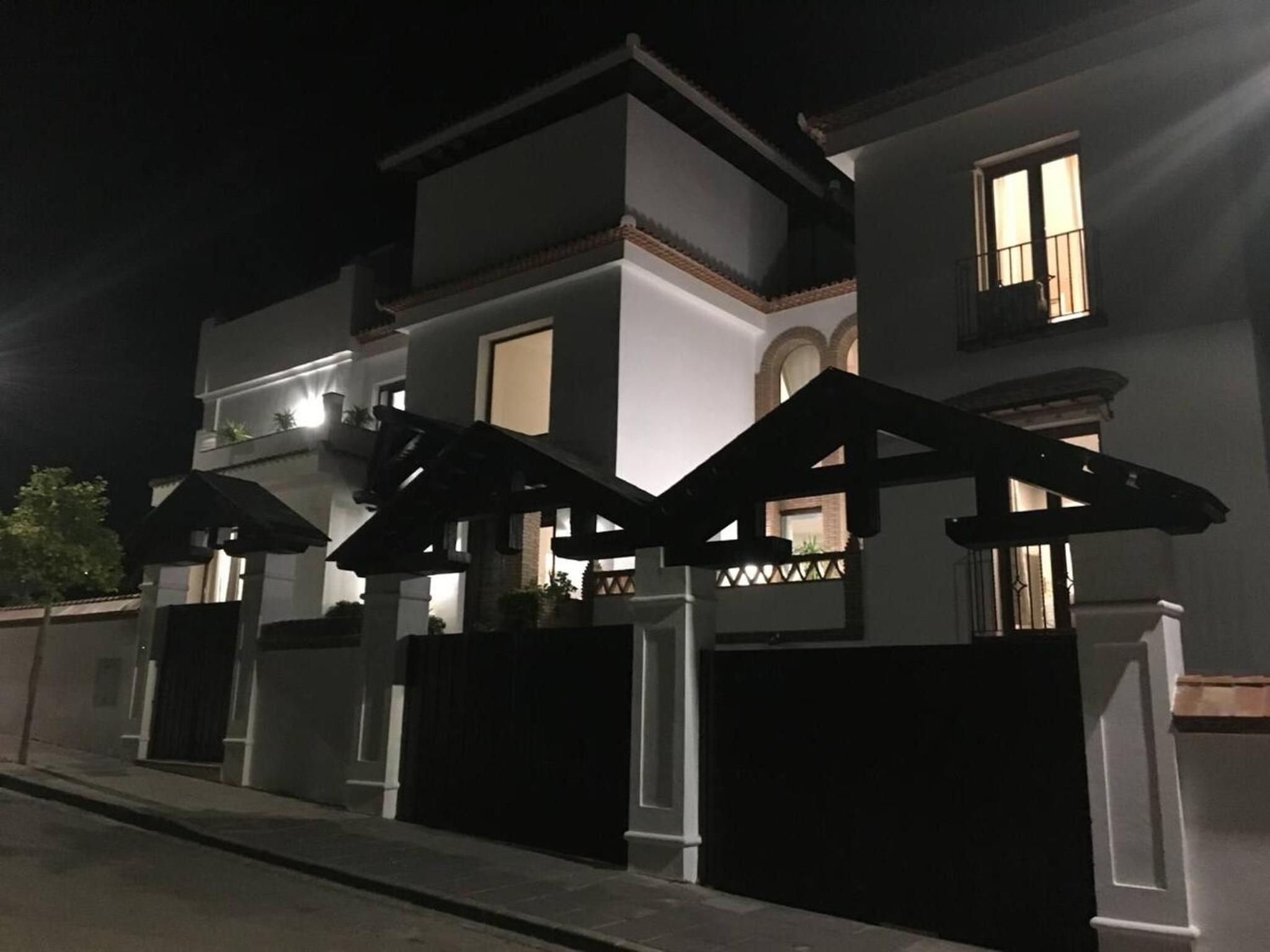 Spacious Villa in Granada with Private Pool and Jacuzzi