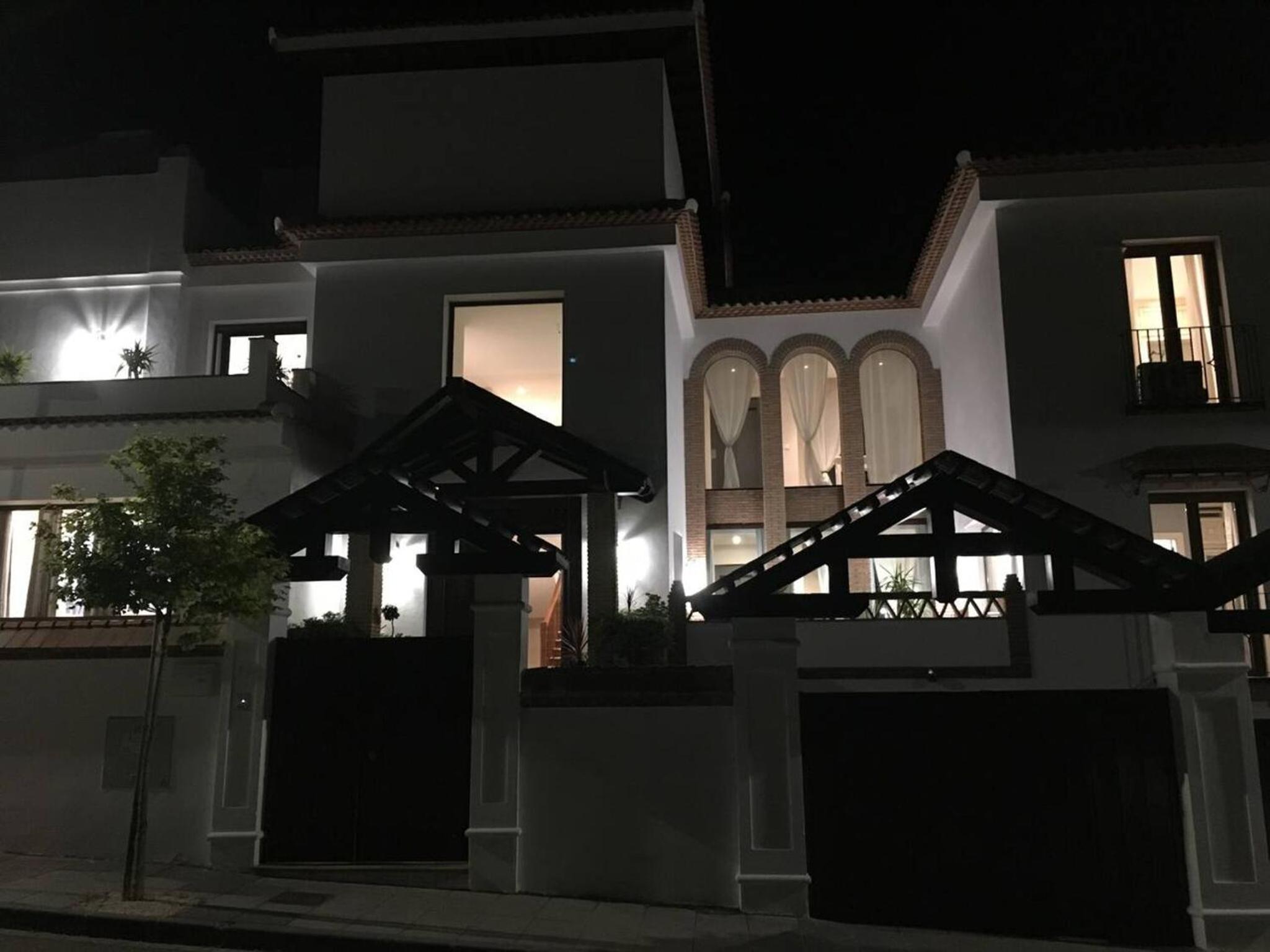 Spacious Villa in Granada with Private Pool and Jacuzzi