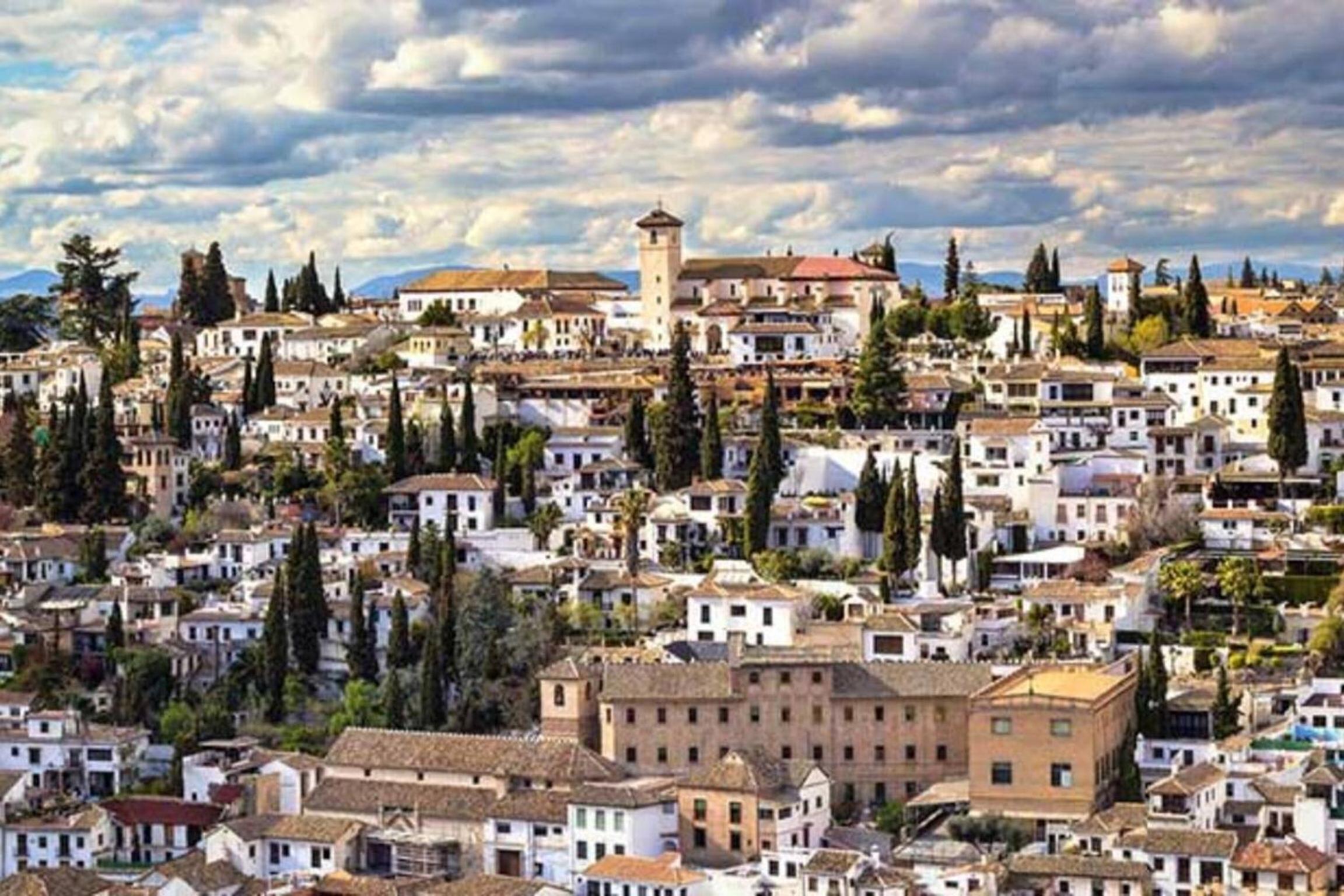 Spacious Villa in Granada with Private Pool and Jacuzzi