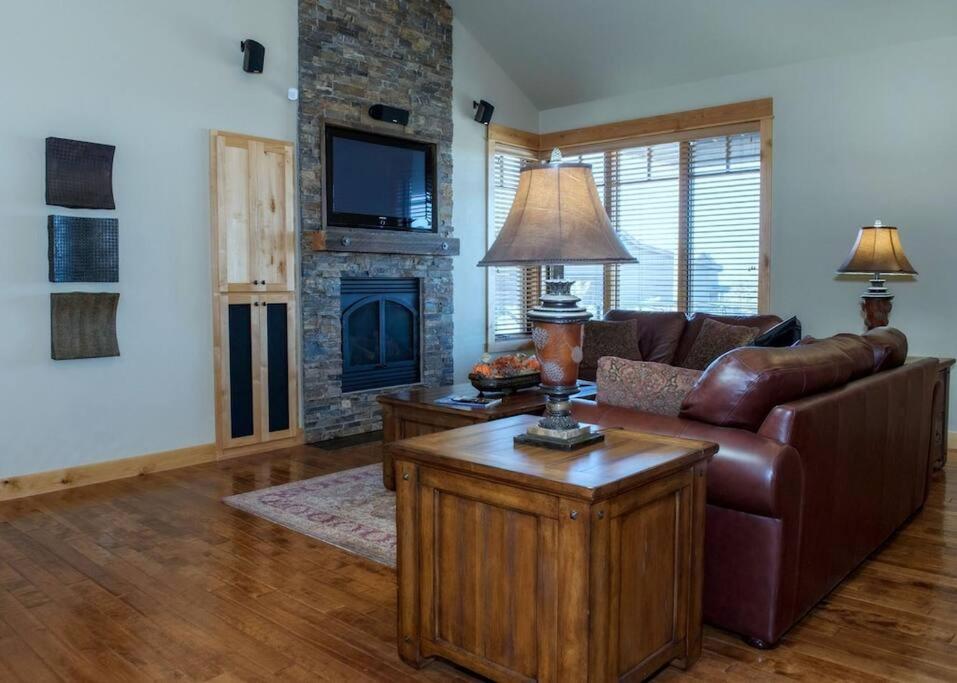 Sage Escape Cabin with Hot tub at Brasada Ranch view 2