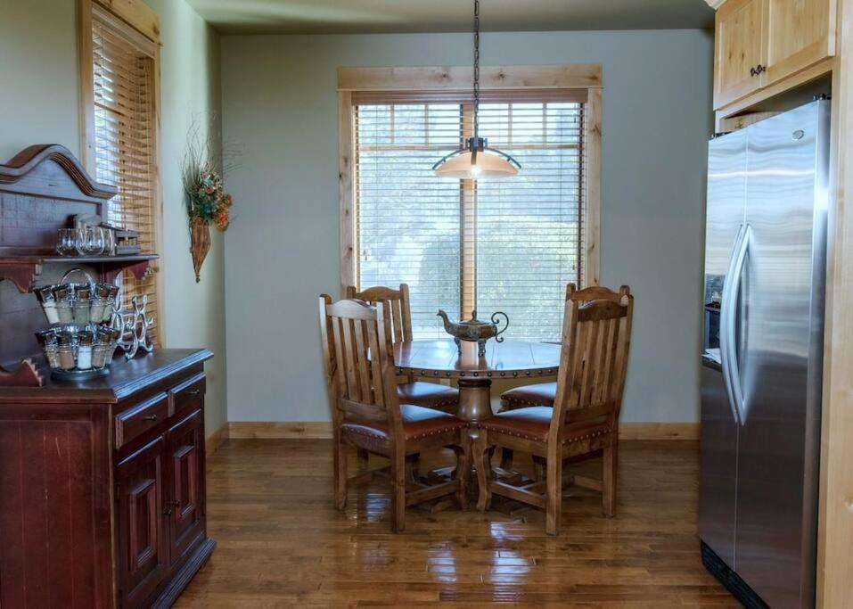 Sage Escape Cabin with Hot tub at Brasada Ranch view 5