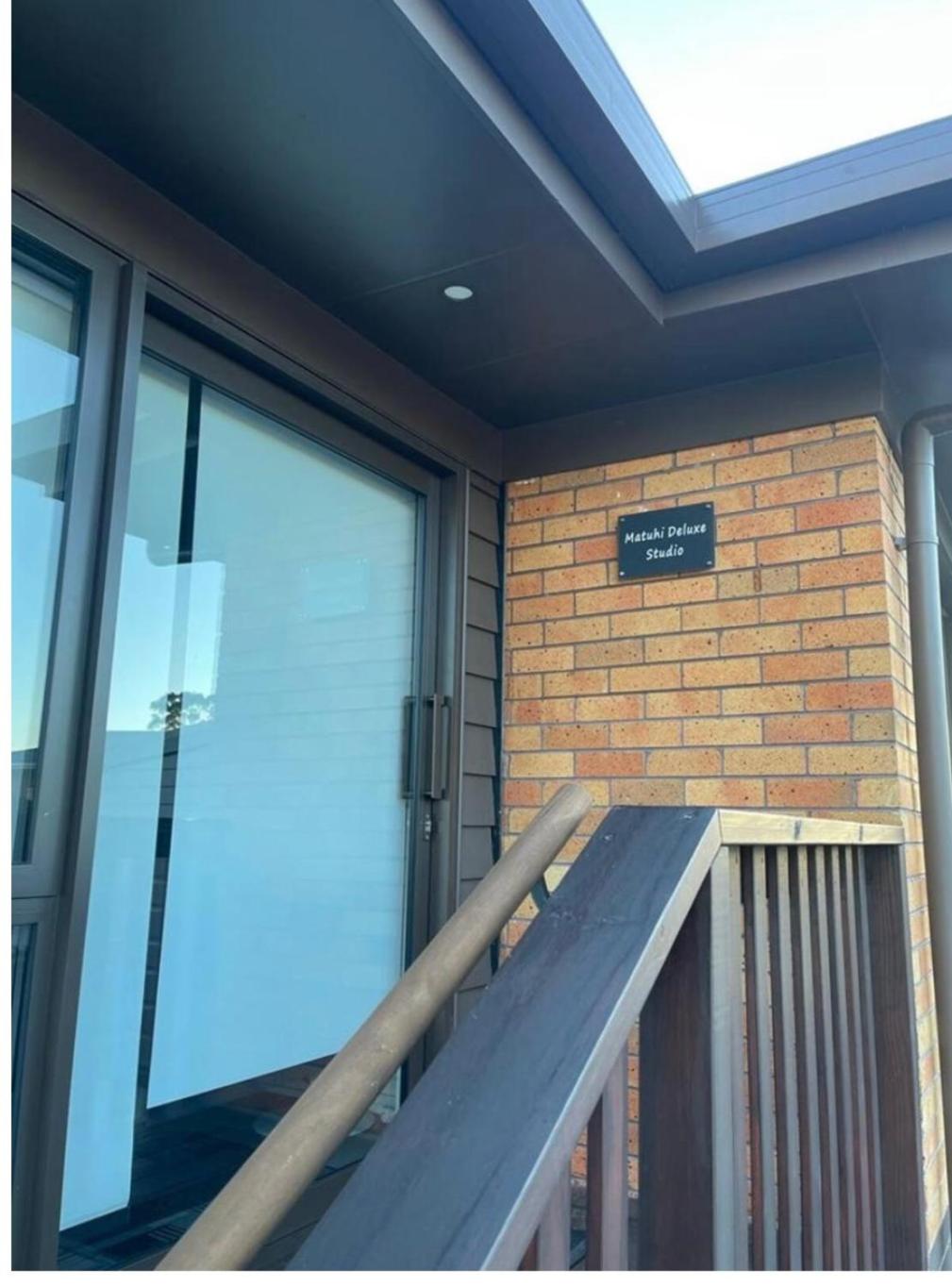 Matuhi Deluxe studio with kitchenette — Auckland