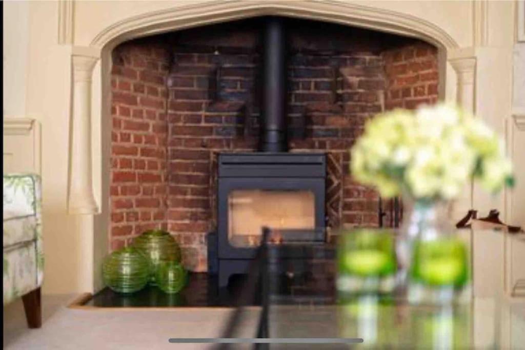 Historic 1601 Townhouse with Four Poster Bed & Garage Parking in Central Chichester for up to 8 Adults view 2