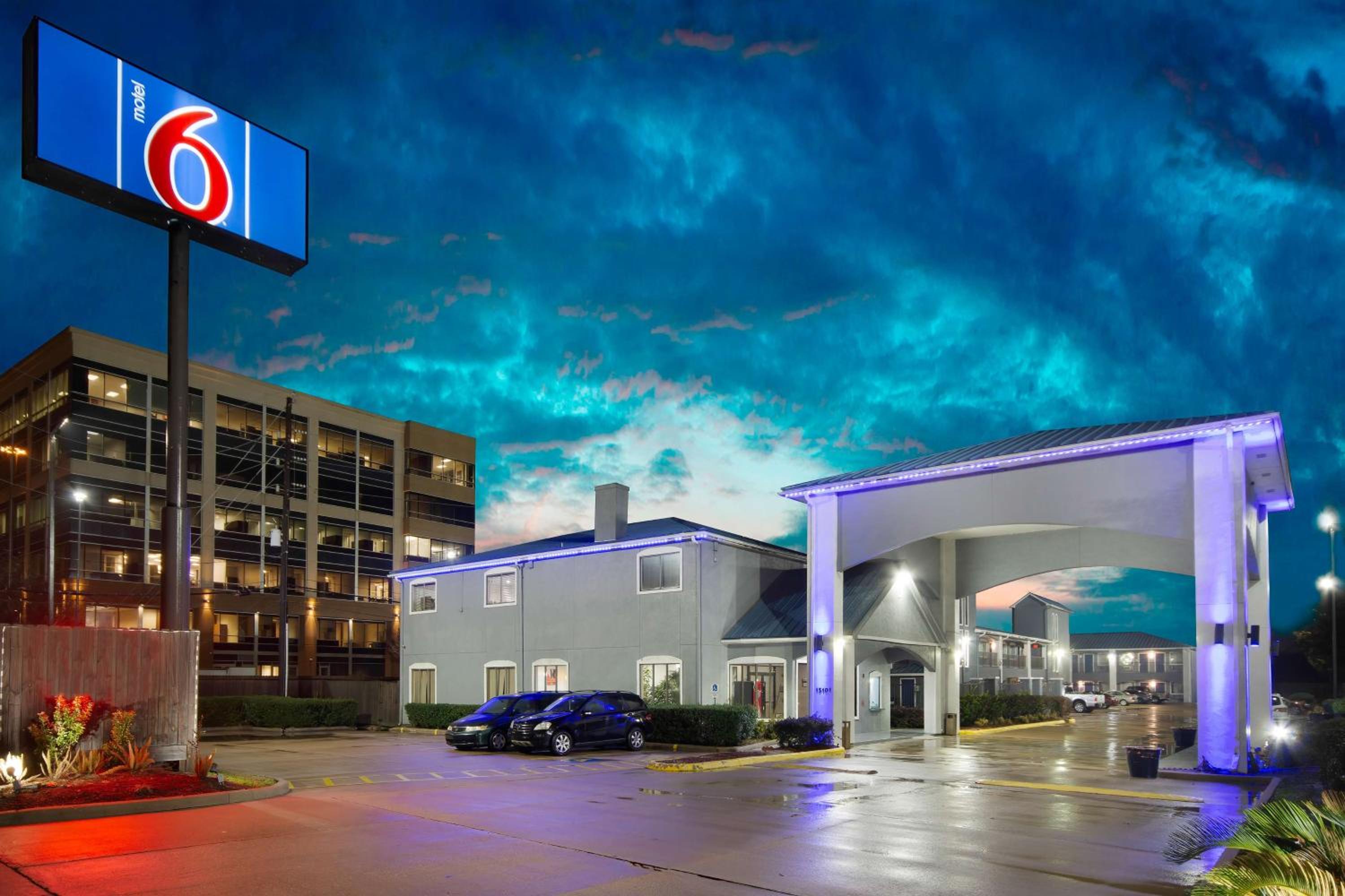 Motel 6 Houston, TX - I-10 West view 5
