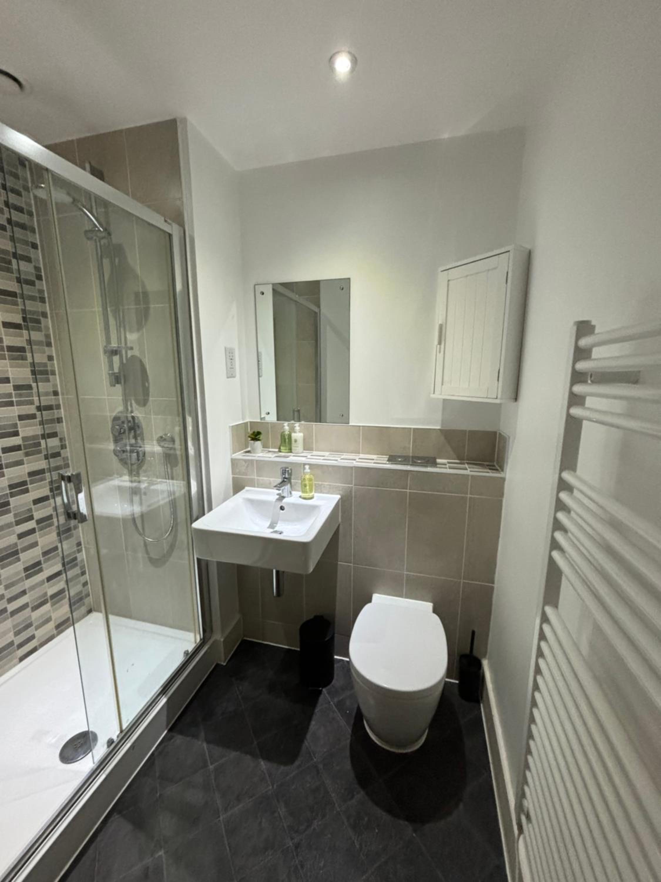 Luxury Canal-side Apartment, Hemel Hempstead, Free parking, Perfect for Contractors