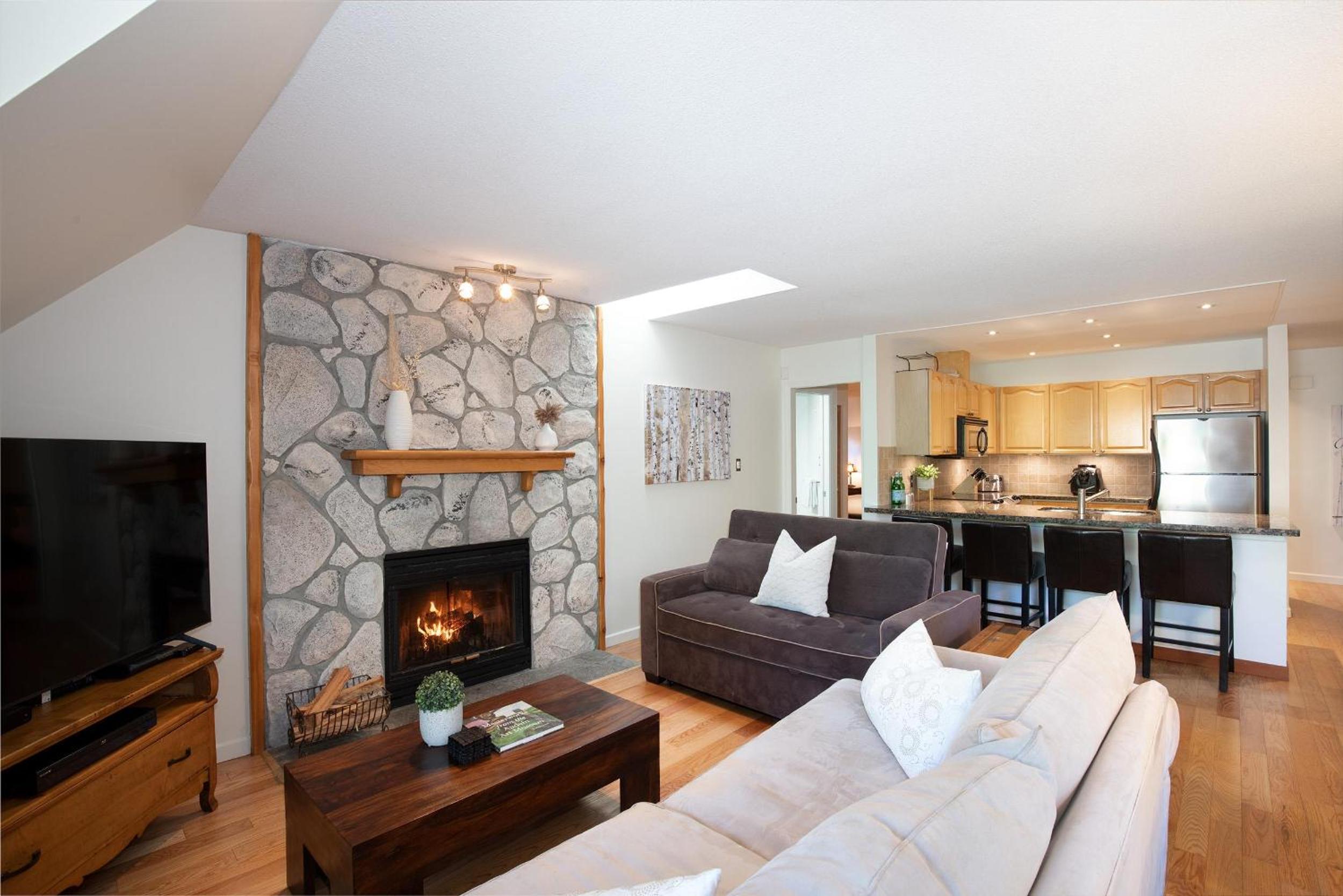 Gleneagle 29 | Family-friendly Townhouse, 700m to Blackcomb Base, Wood-Burning Fireplace