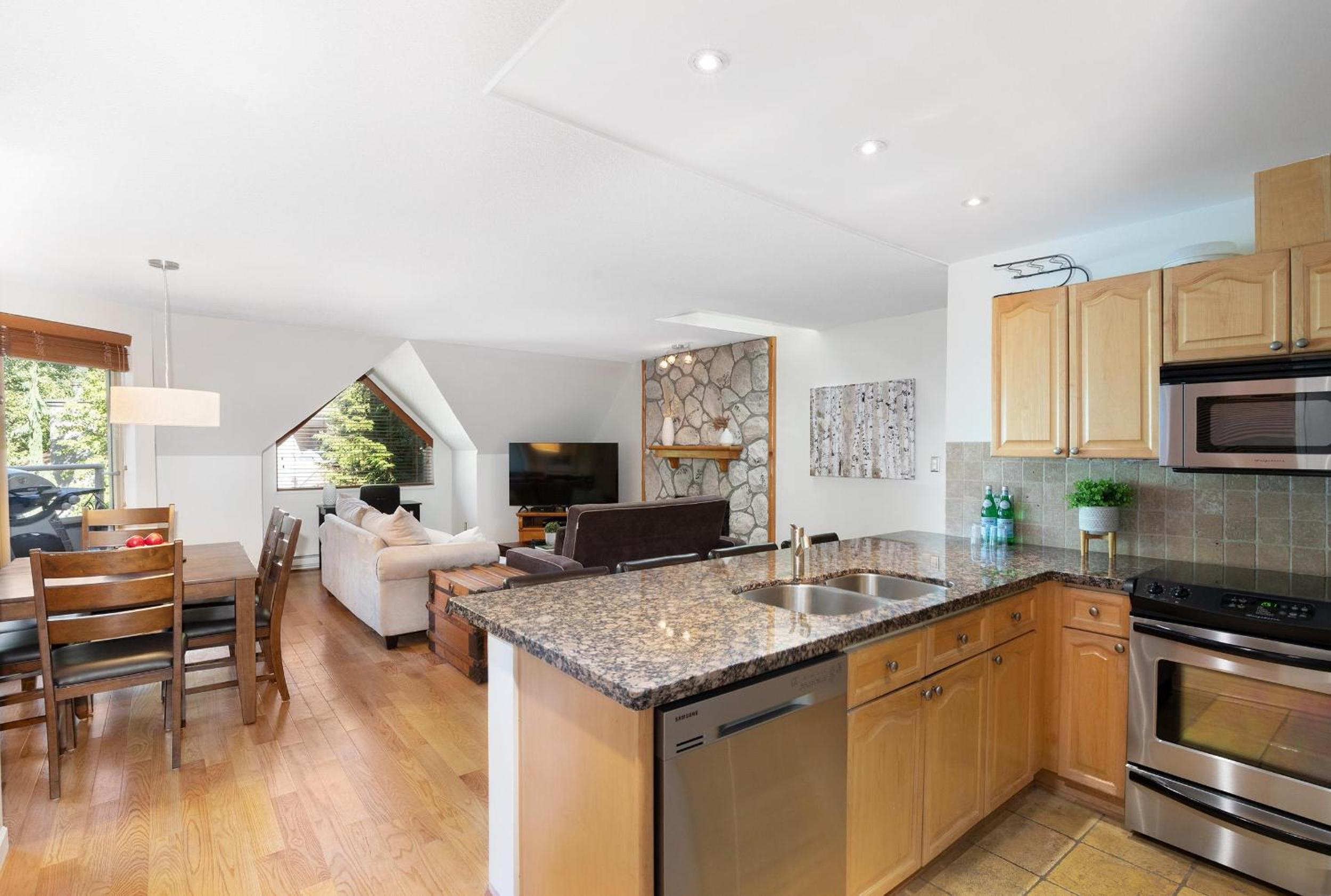 Gleneagle 29 | Family-friendly Townhouse, 700m to Blackcomb Base, Wood-Burning Fireplace
