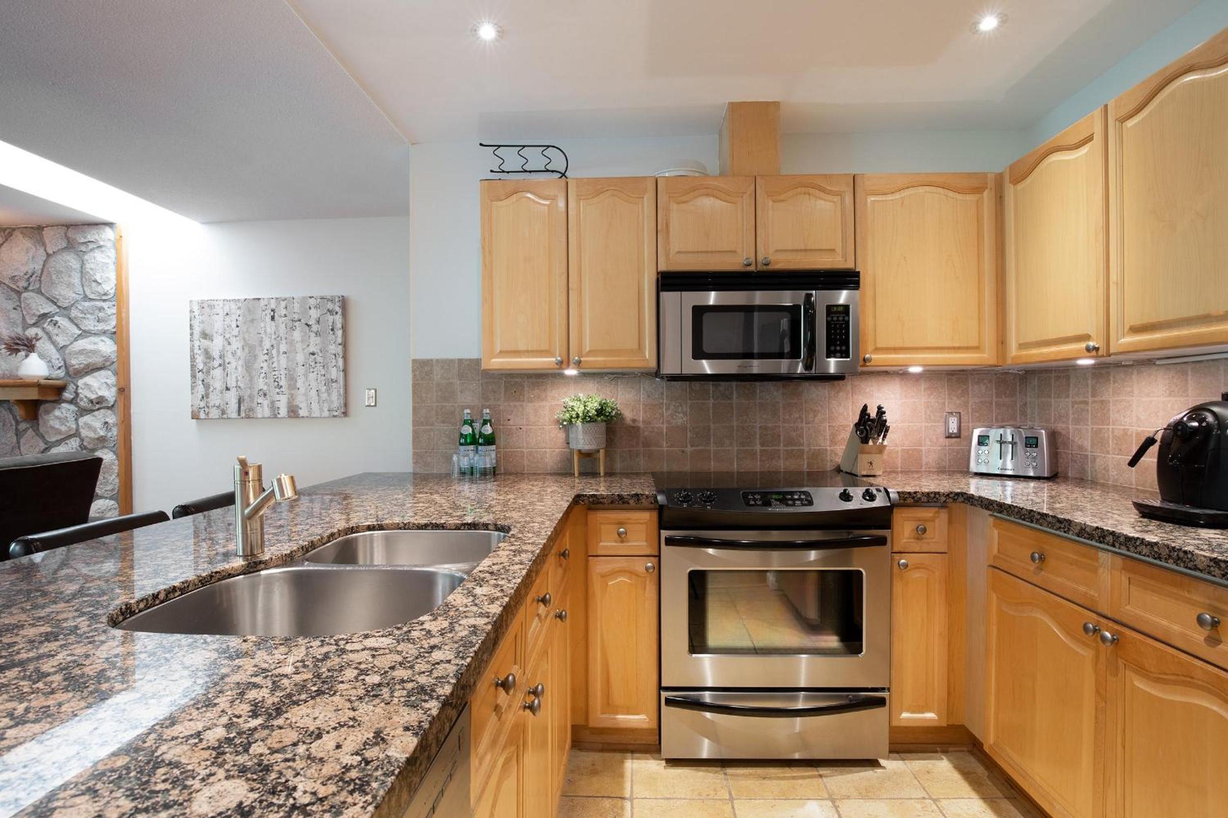 Gleneagle 29 | Family-friendly Townhouse, 700m to Blackcomb Base, Wood-Burning Fireplace