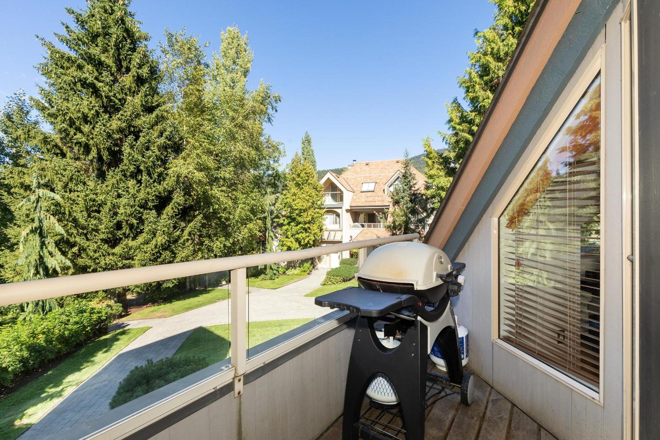 Gleneagle 29 | Family-friendly Townhouse, 700m to Blackcomb Base, Wood-Burning Fireplace