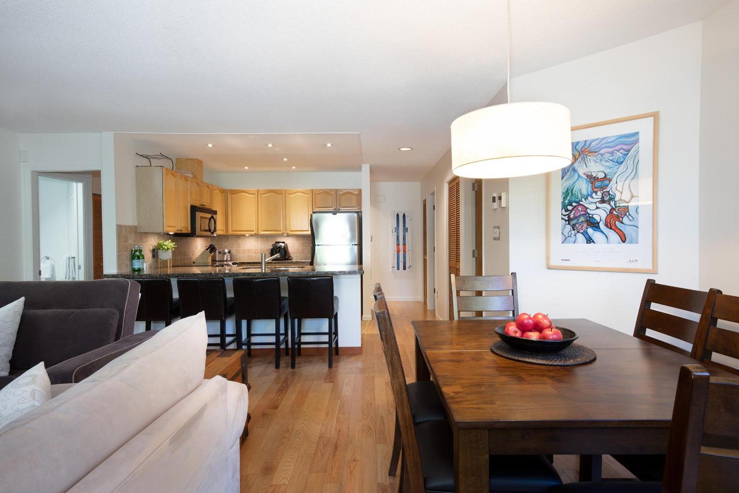 Gleneagle 29 | Family-friendly Townhouse, 700m to Blackcomb Base, Wood-Burning Fireplace