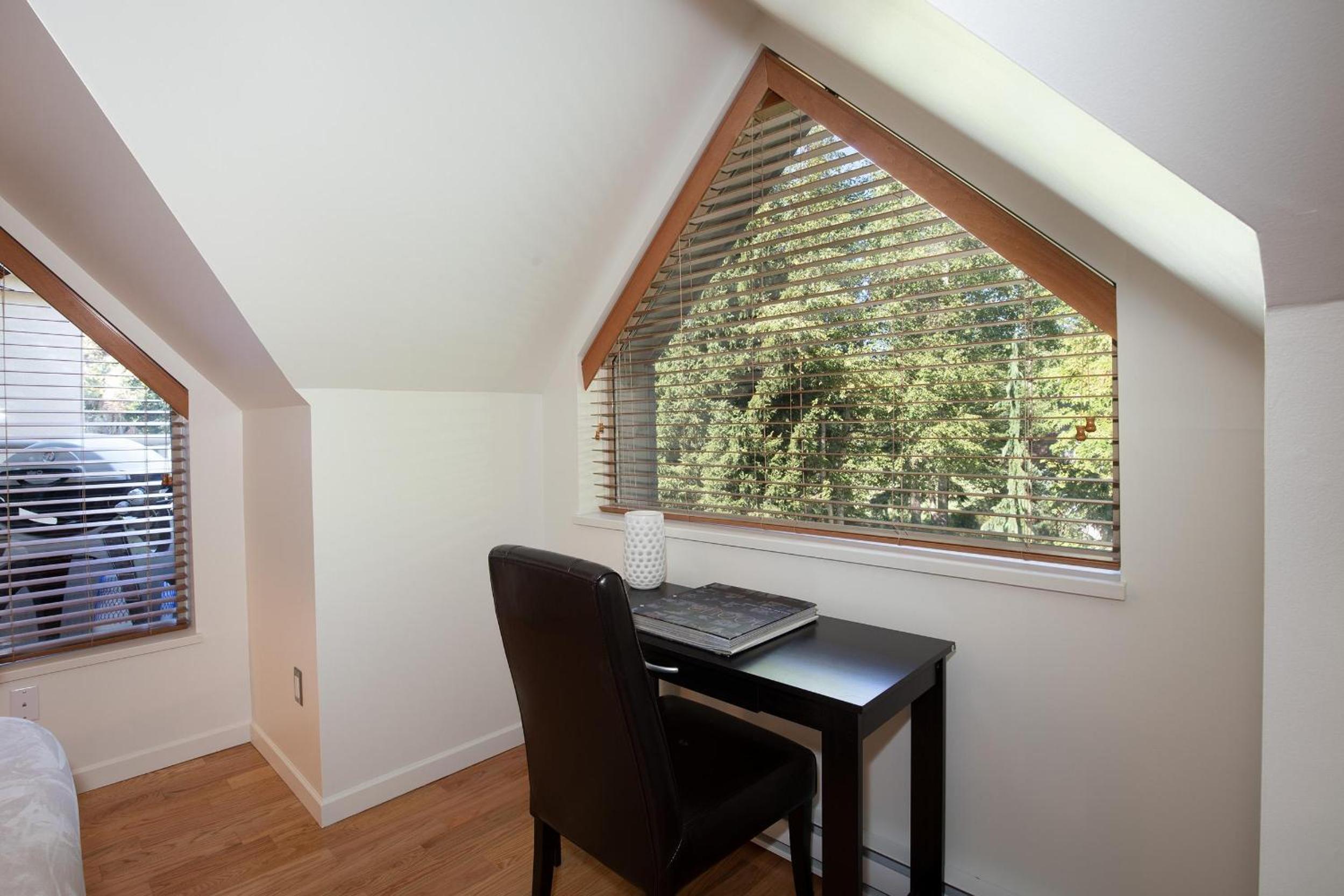 Gleneagle 29 | Family-friendly Townhouse, 700m to Blackcomb Base, Wood-Burning Fireplace