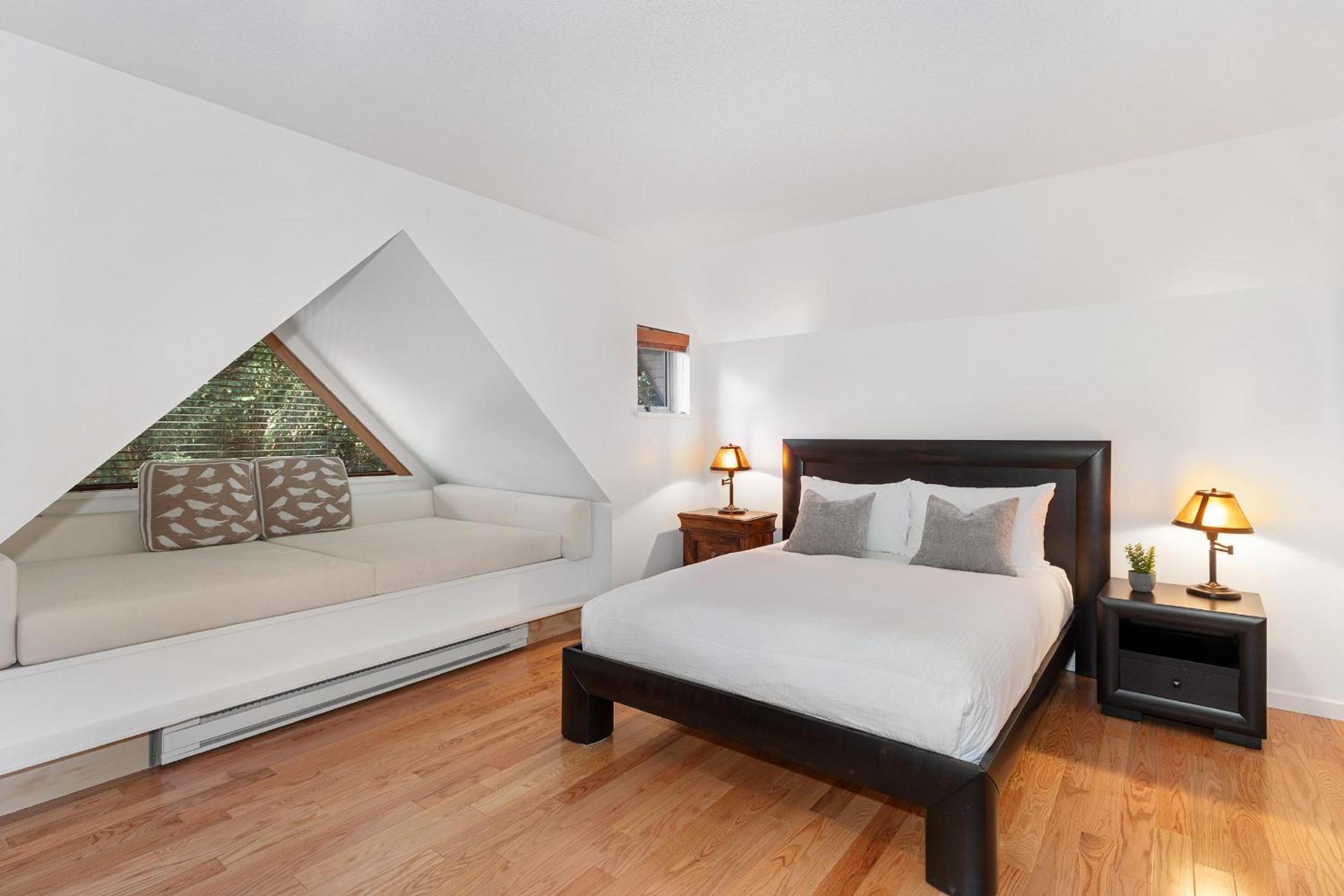 Gleneagle 29 | Family-friendly Townhouse, 700m to Blackcomb Base, Wood-Burning Fireplace
