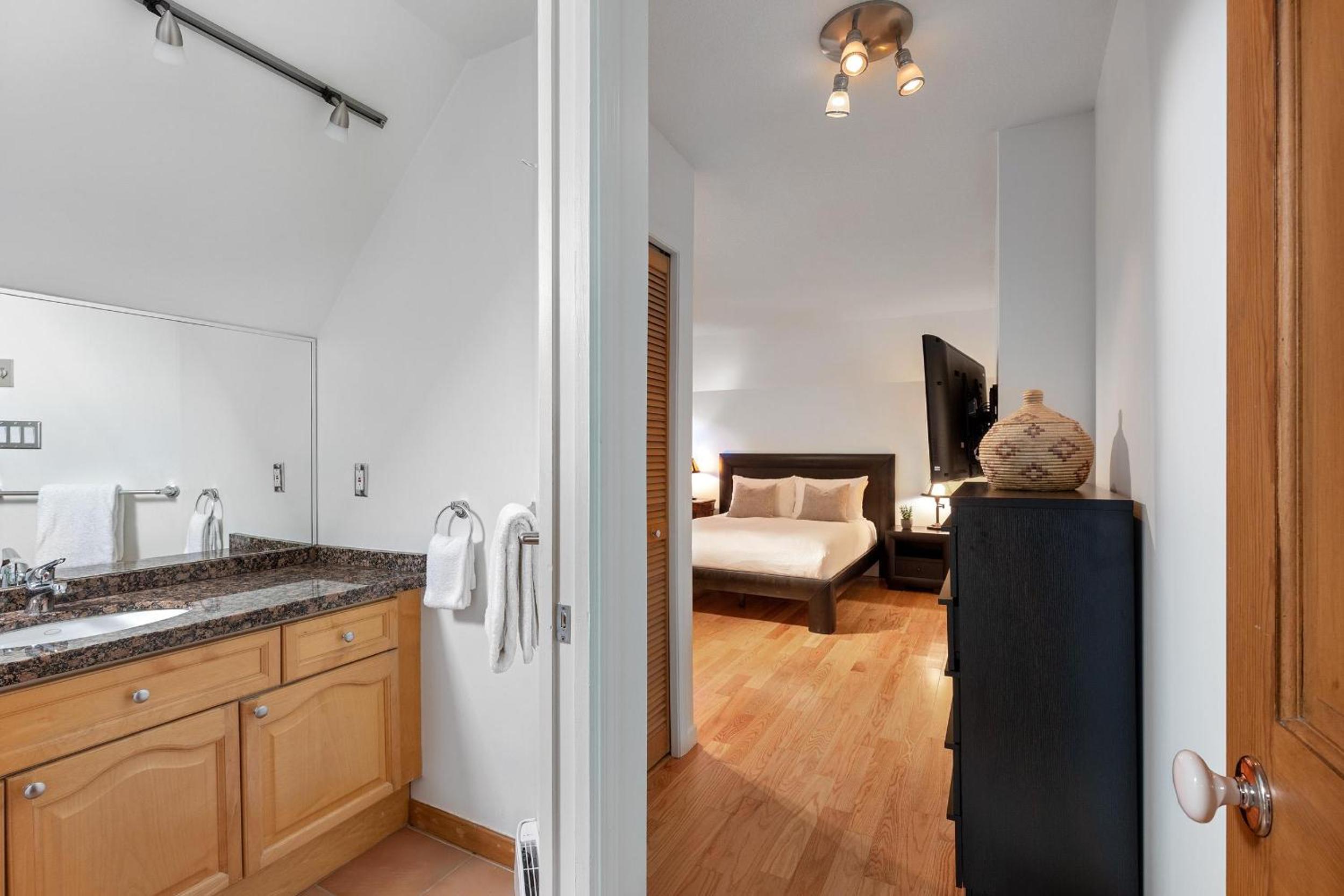 Gleneagle 29 | Family-friendly Townhouse, 700m to Blackcomb Base, Wood-Burning Fireplace