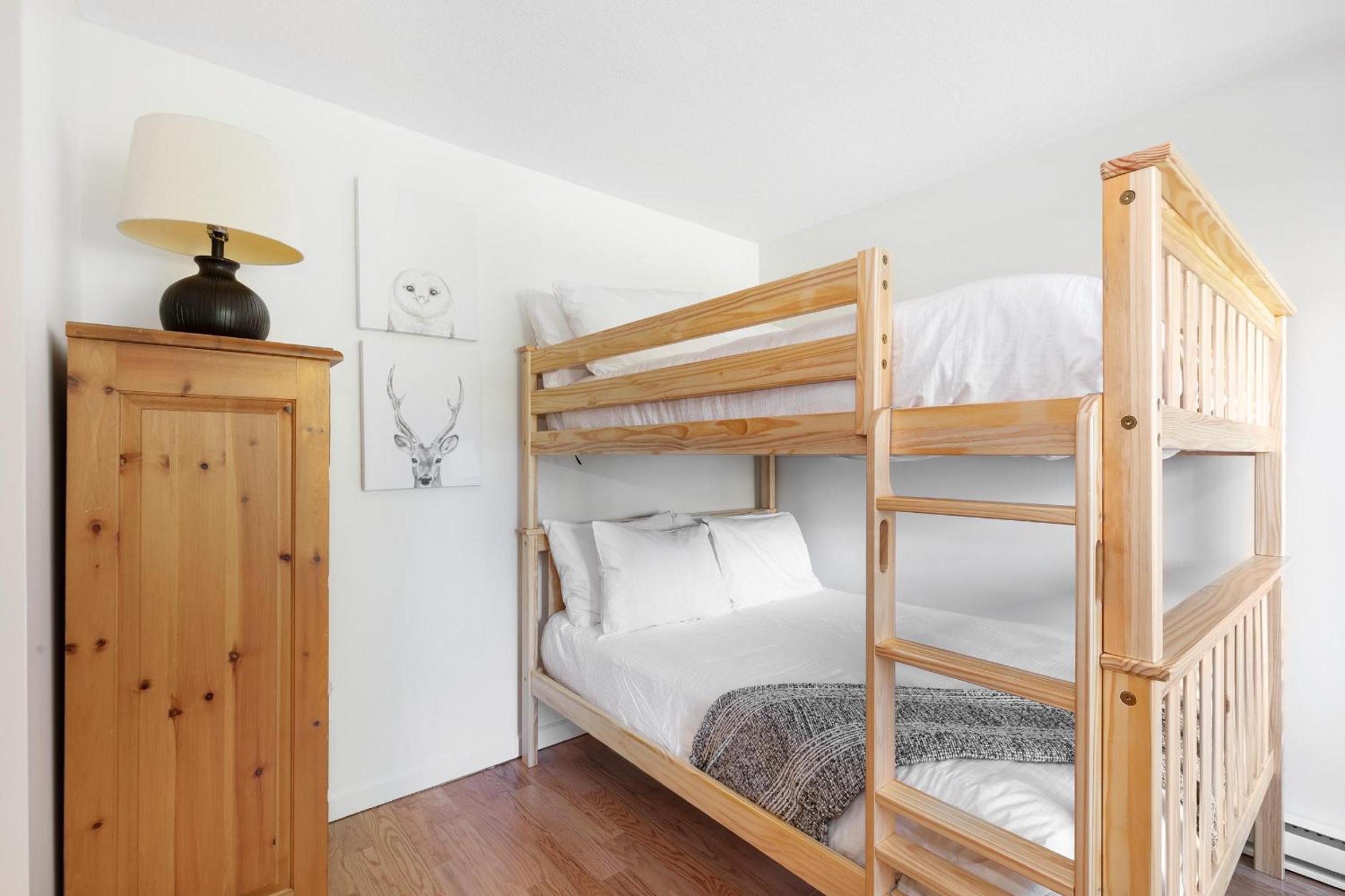 Gleneagle 29 | Family-friendly Townhouse, 700m to Blackcomb Base, Wood-Burning Fireplace