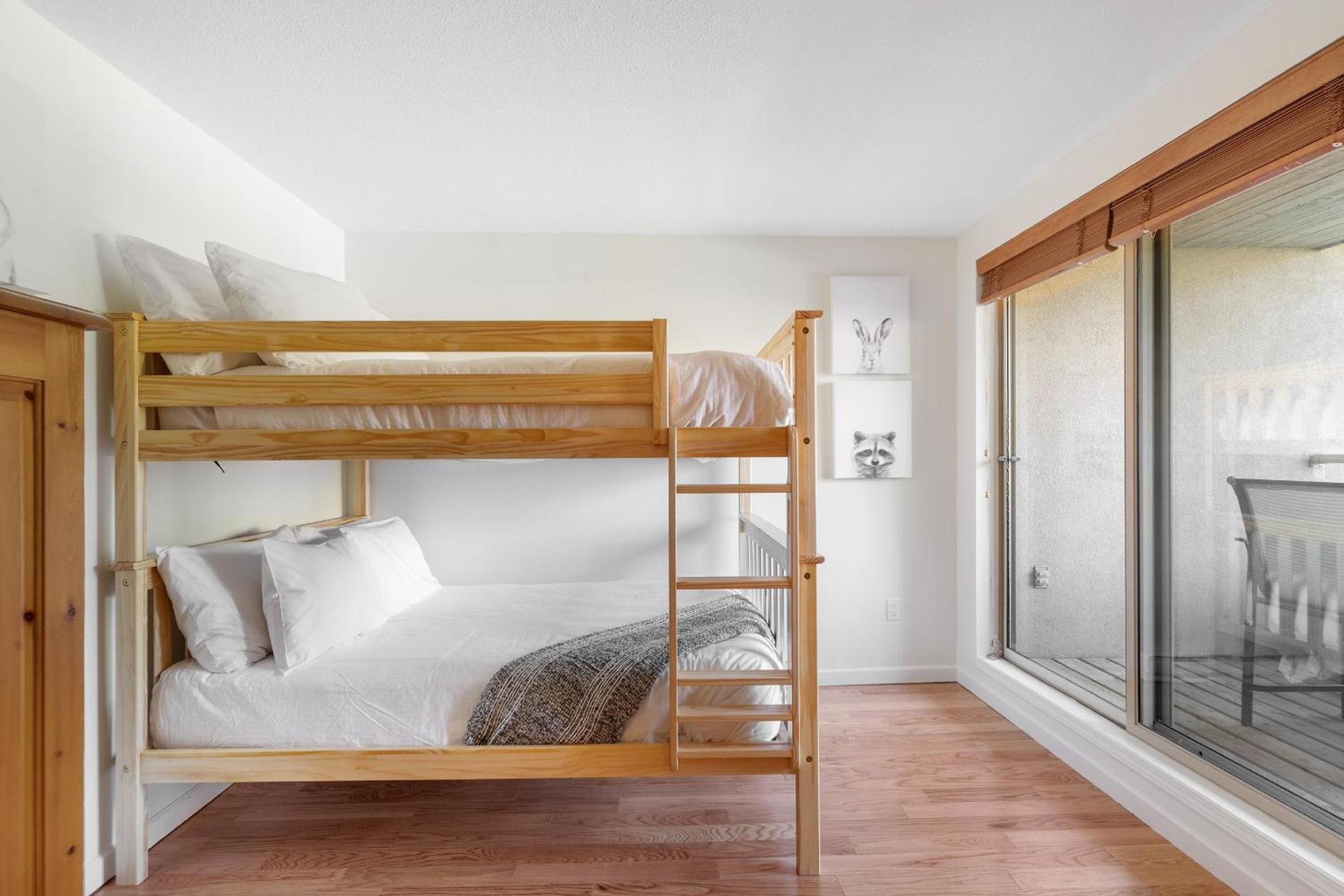 Gleneagle 29 | Family-friendly Townhouse, 700m to Blackcomb Base, Wood-Burning Fireplace