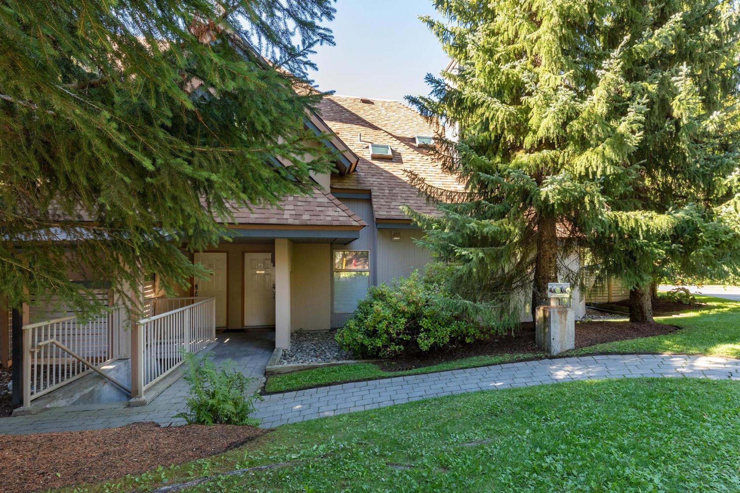 Gleneagle 29 | Family-friendly Townhouse, 700m to Blackcomb Base, Wood-Burning Fireplace