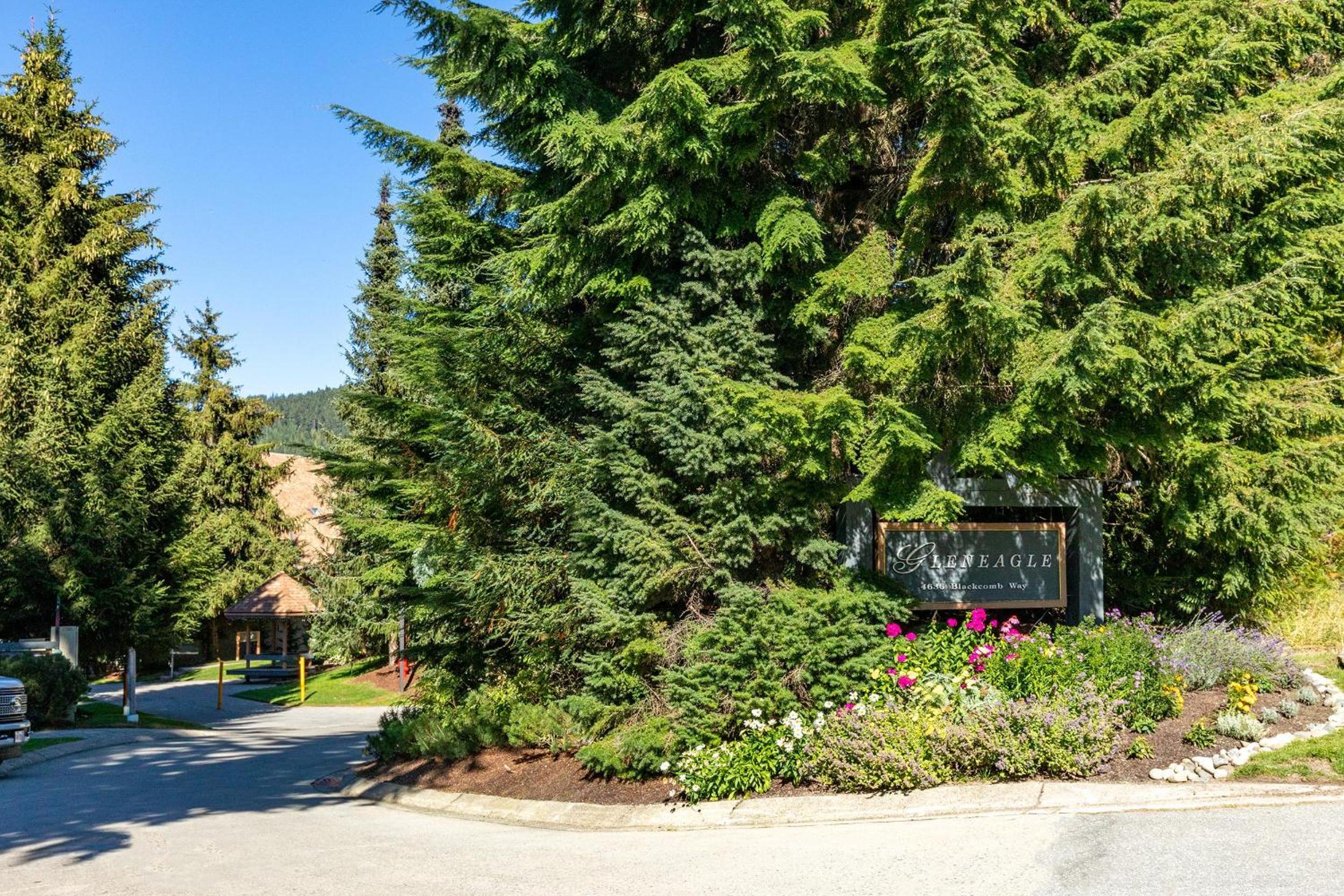 Gleneagle 29 | Family-friendly Townhouse, 700m to Blackcomb Base, Wood-Burning Fireplace