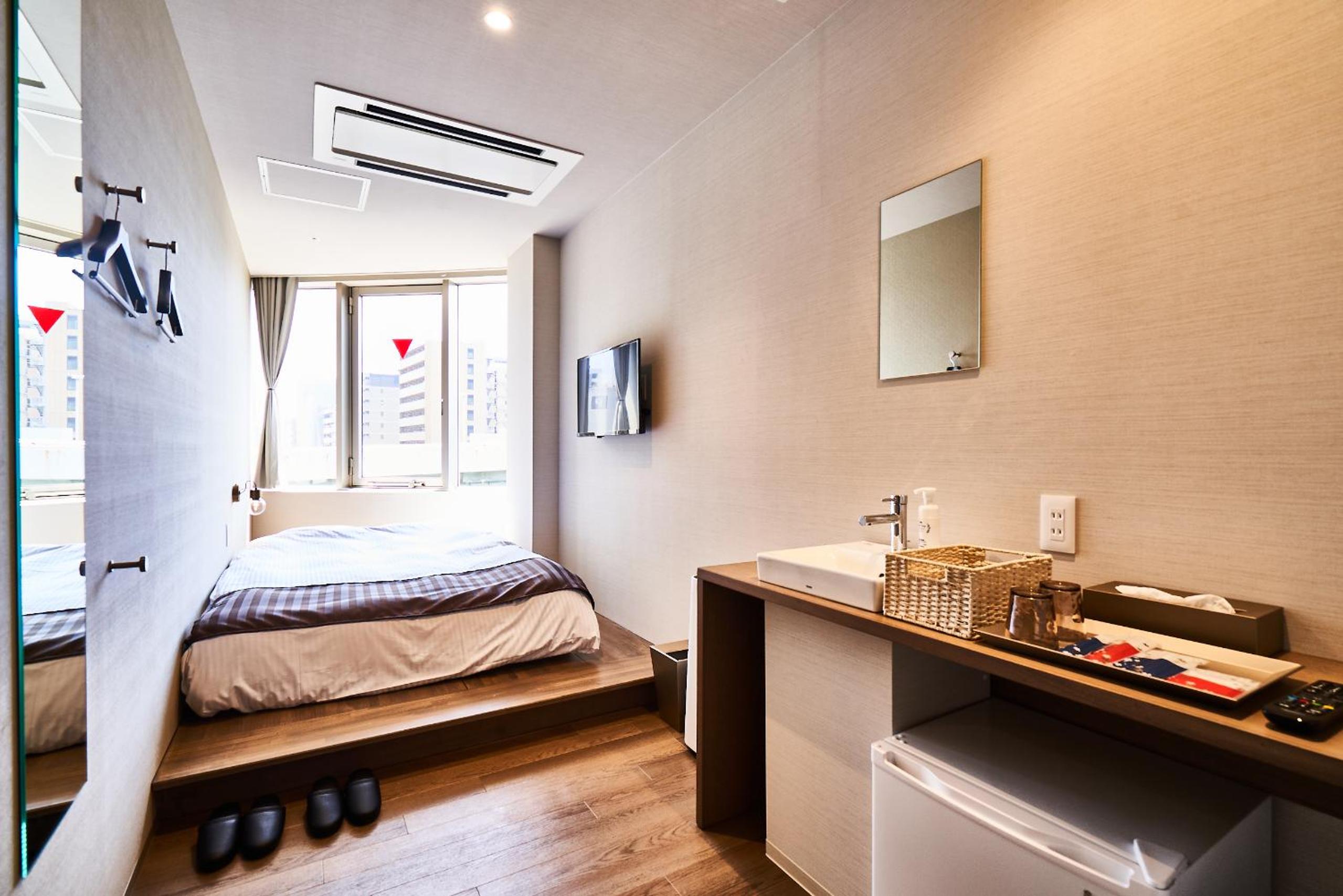 &AND HOSTEL HOMMACHI EAST