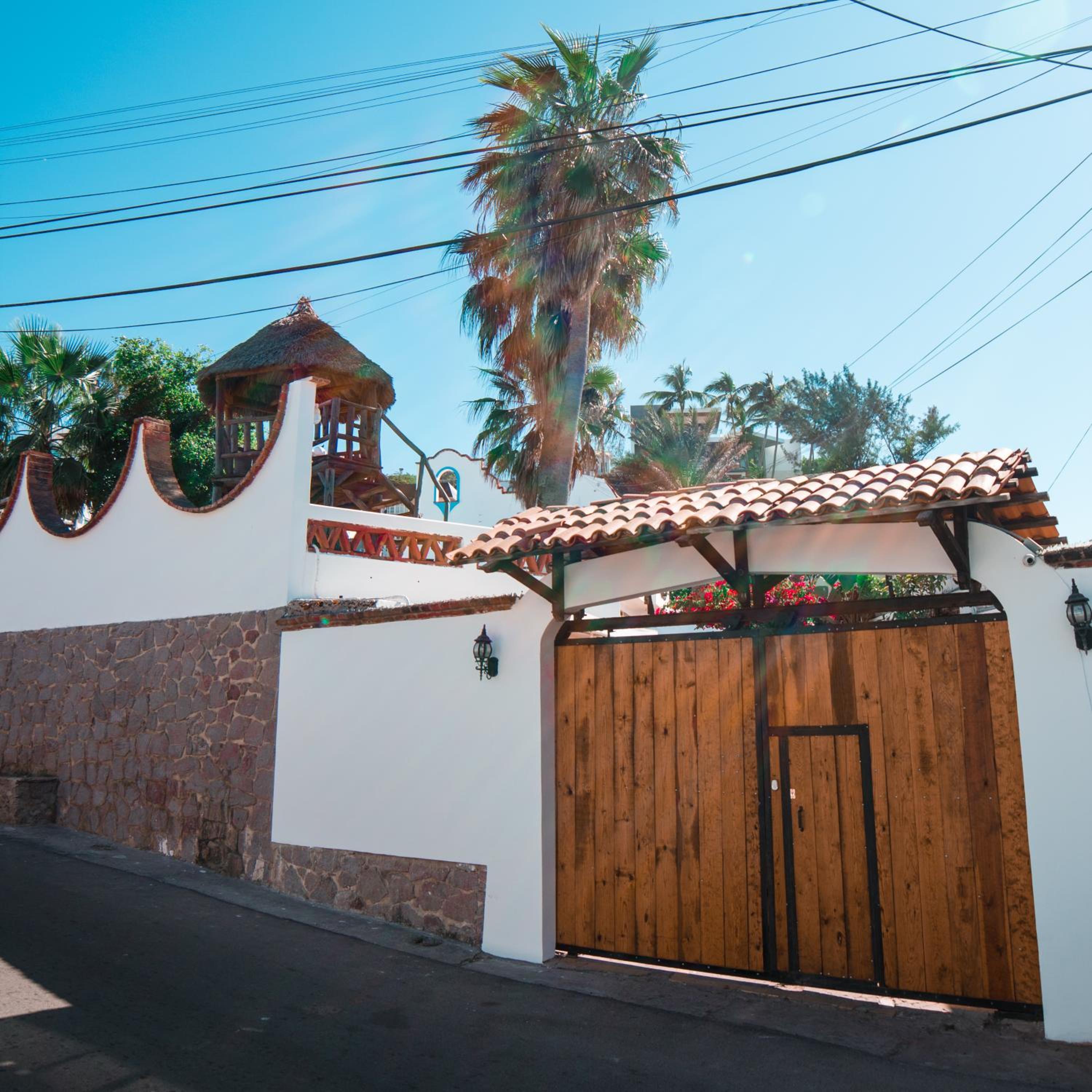 Hill House Mazatlan - Bed & Breakfast view 5