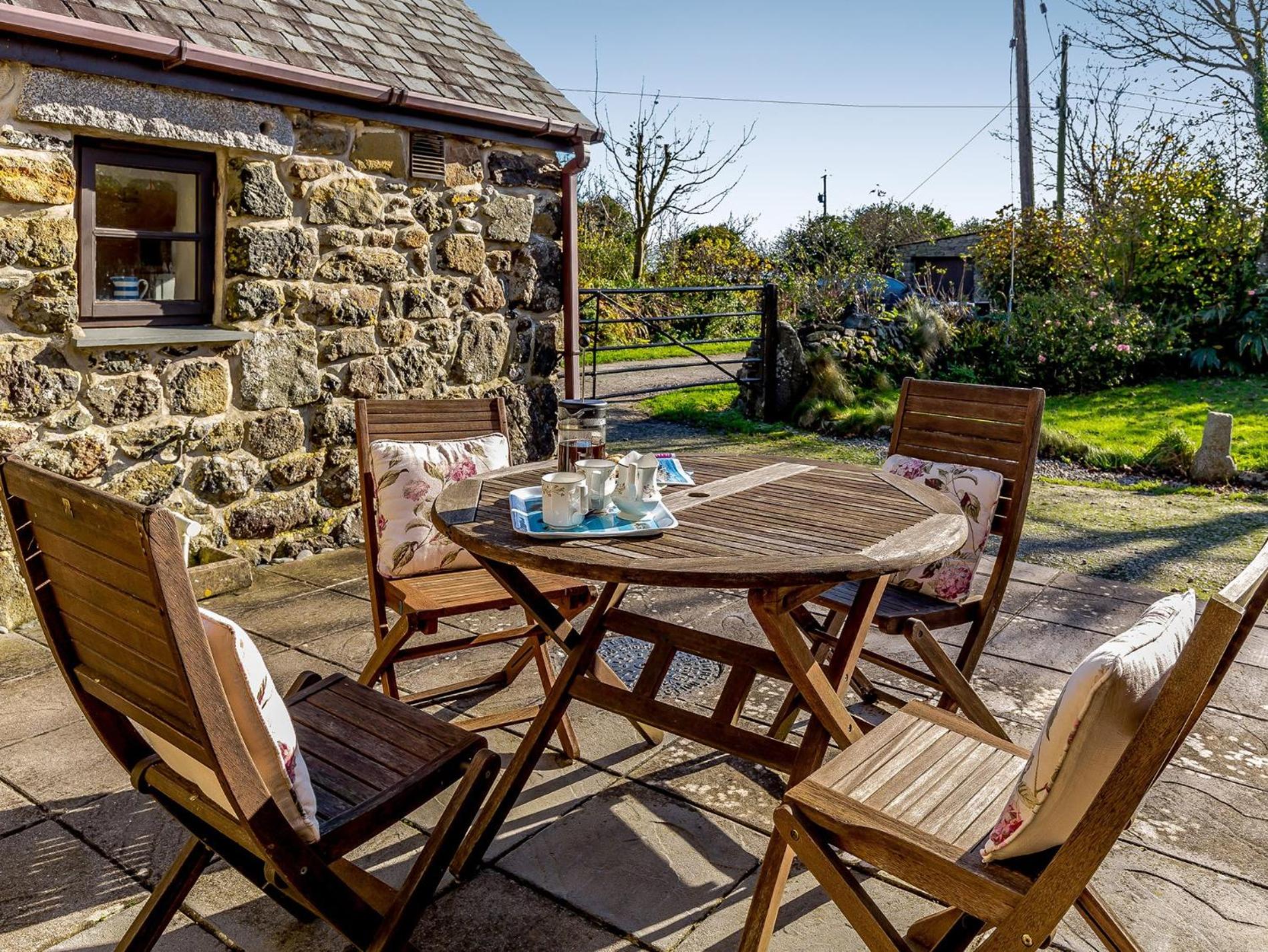 2 Bed in Helston oc-trwre view 3
