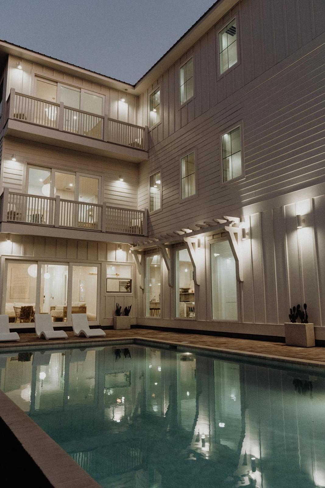 The Taj Of The Gulf! Luxury Beach Mansion! Sleeps 37, private pool & hot tub, putting golf view 3