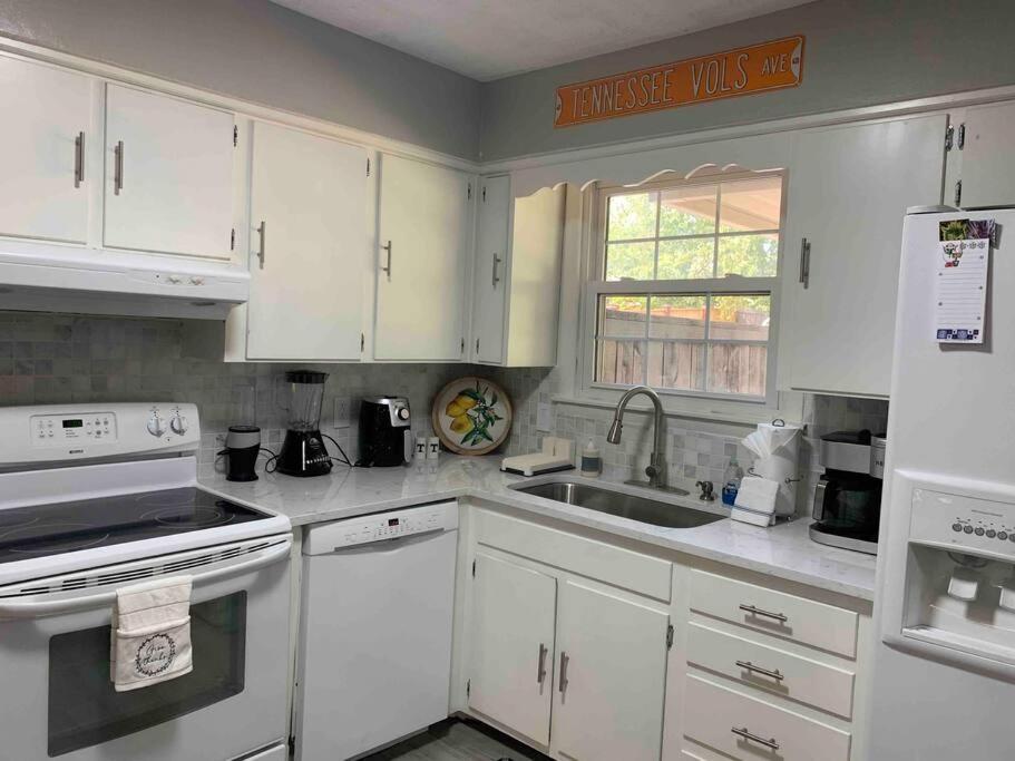 Cozy Home 20 min from downtown. view 2