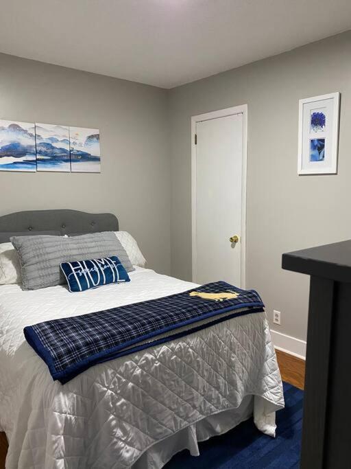 Cozy Home 20 min from downtown. view 3