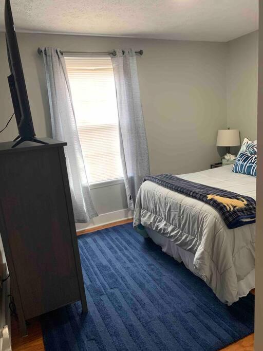 Cozy Home 20 min from downtown. view 5