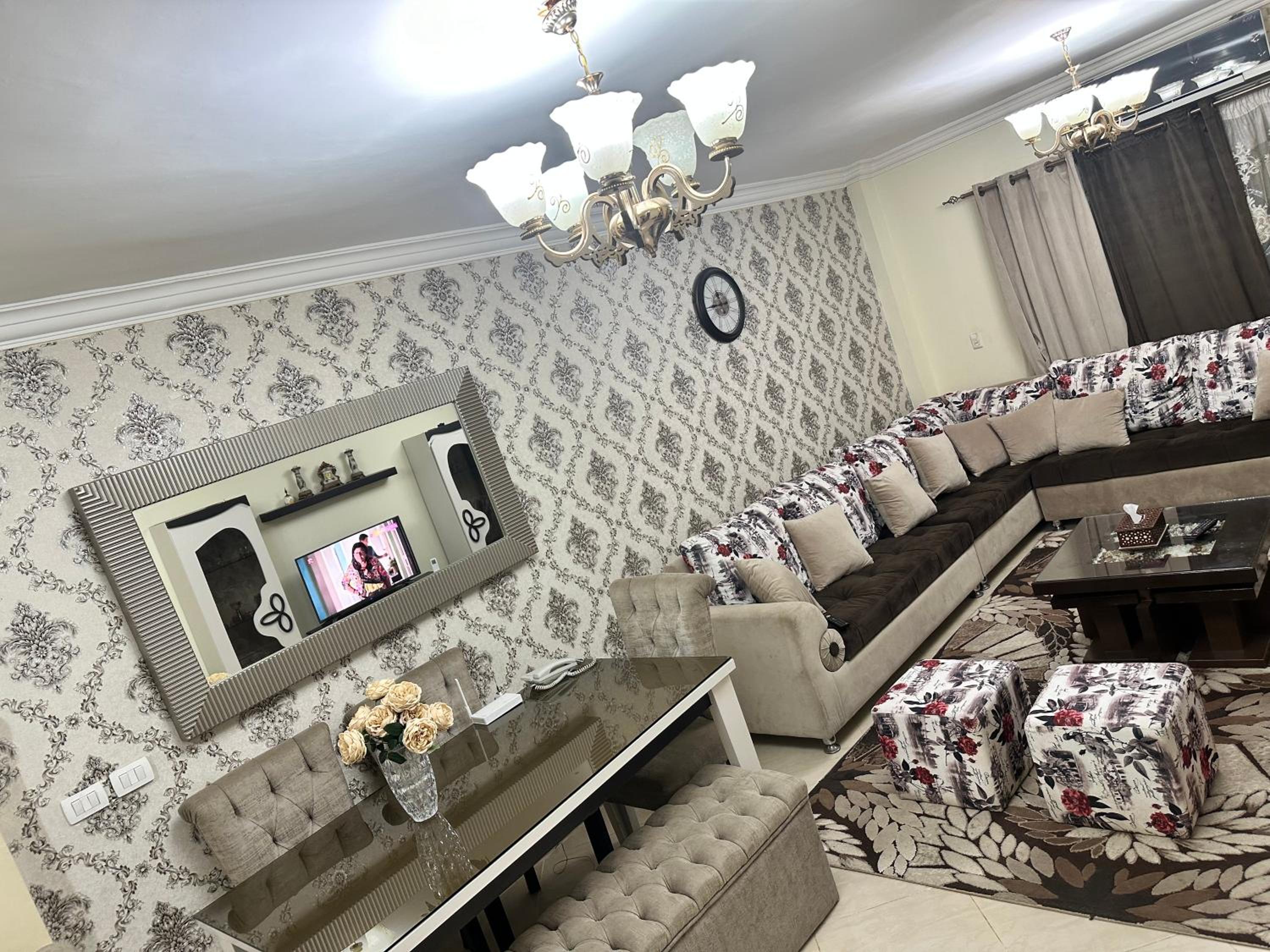 Luxury apartment in Sheikh Zayed City