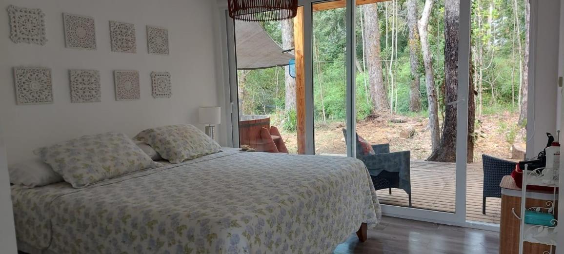 Casa orilla Río Punahue, camino a Lago Riñihue