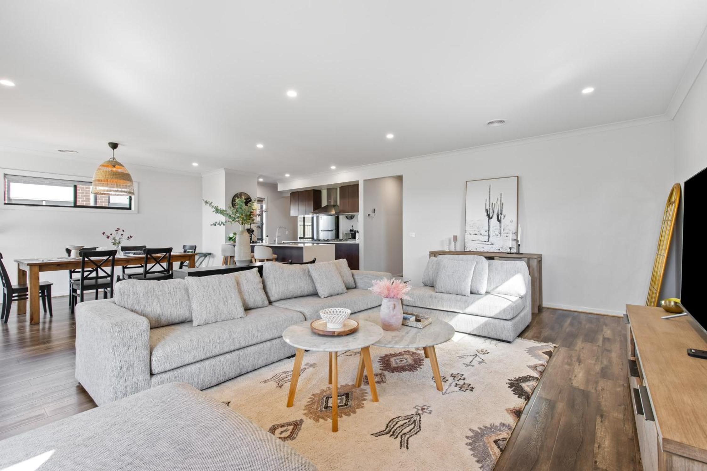 Point Cook's Spacious and Comfy 4BR/3BA Haven!