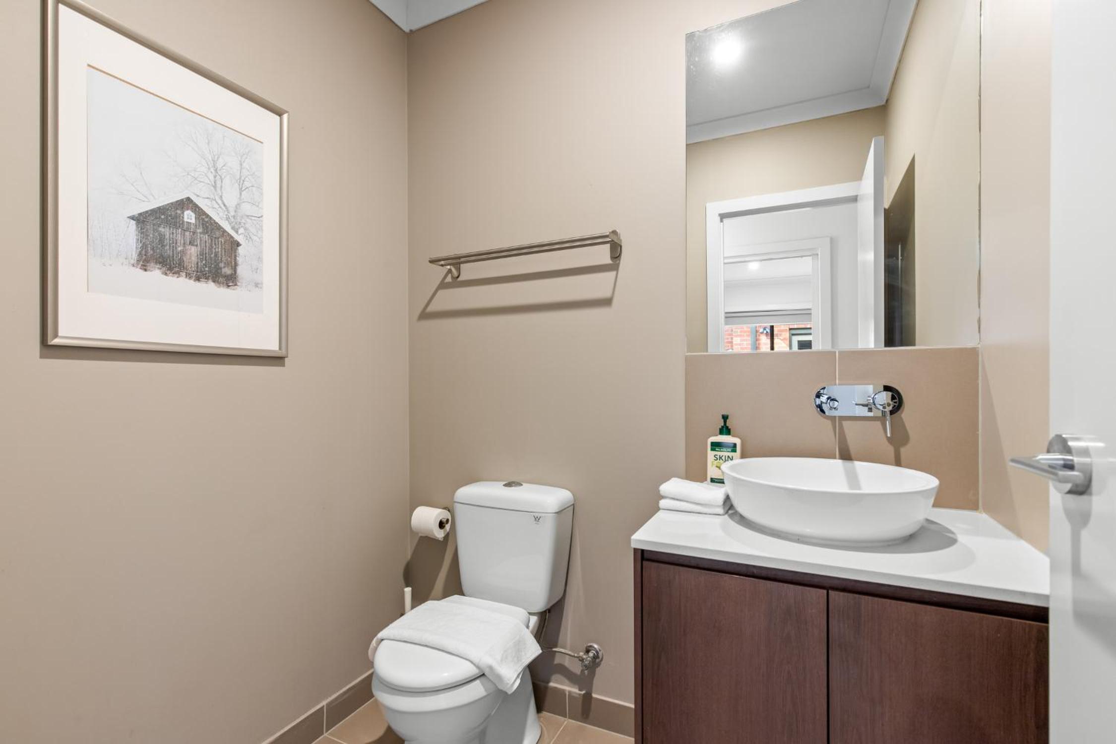 Point Cook's Spacious and Comfy 4BR/3BA Haven!