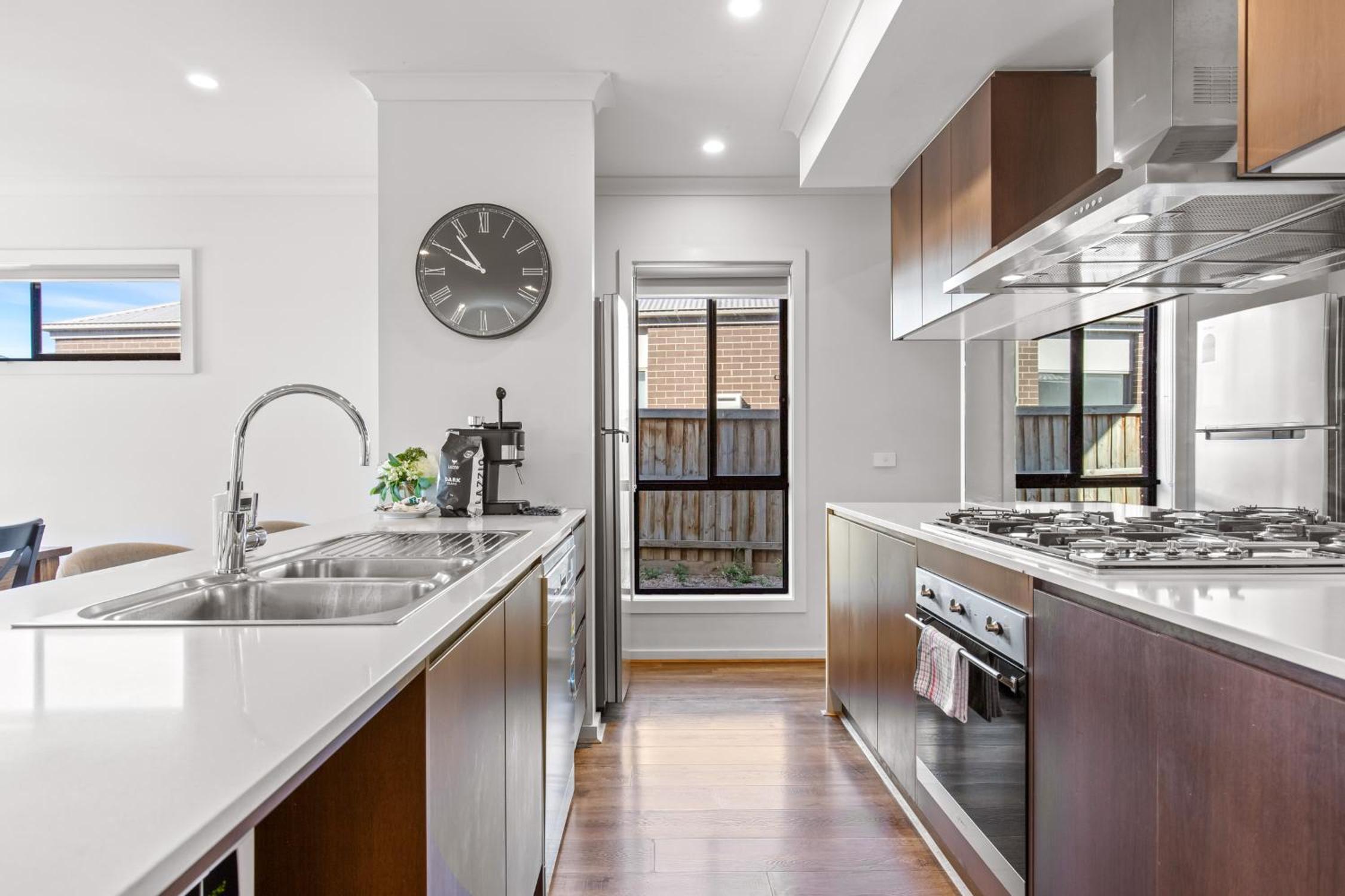 Point Cook's Spacious and Comfy 4BR/3BA Haven!