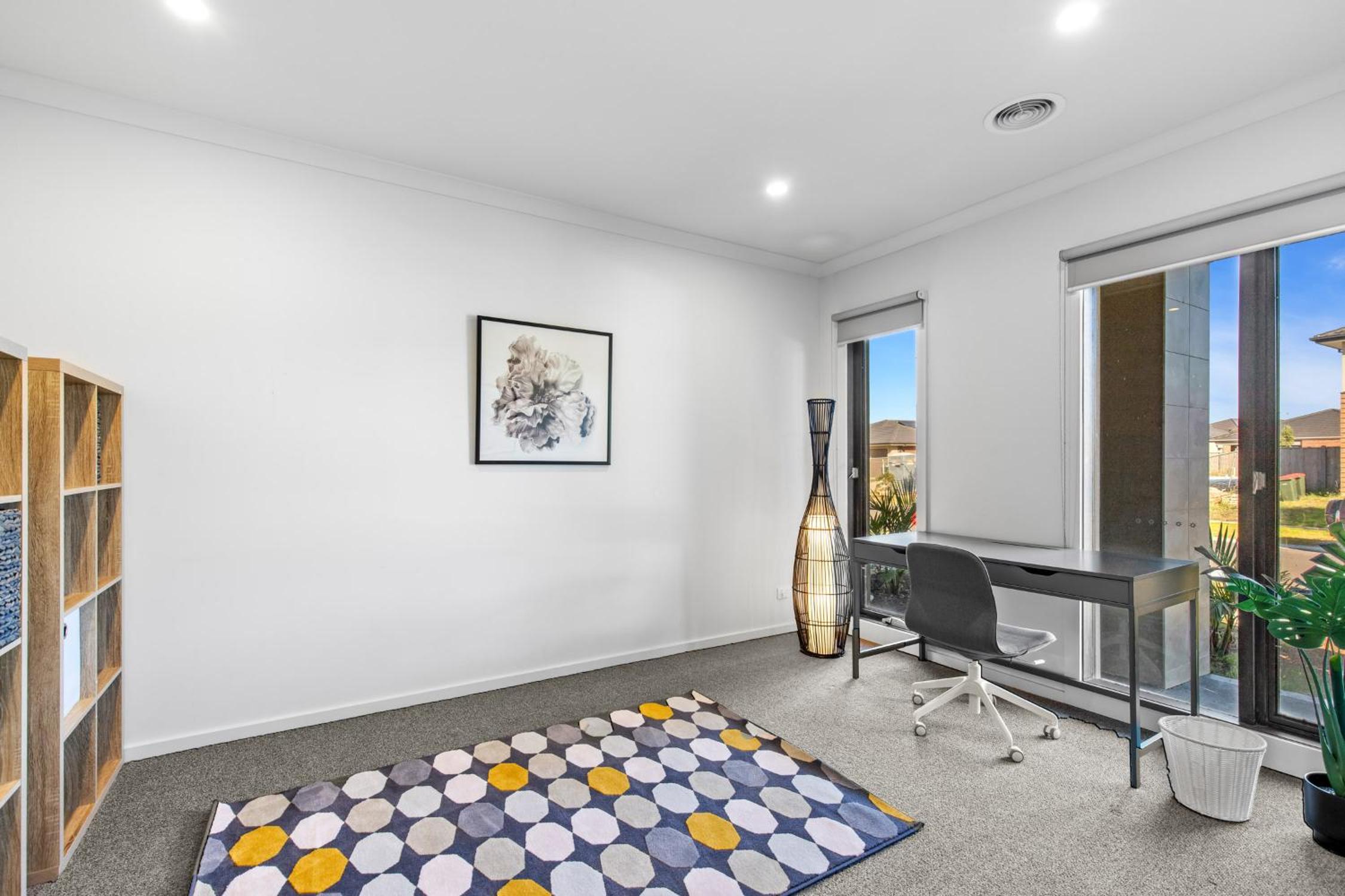 Point Cook's Spacious and Comfy 4BR/3BA Haven!
