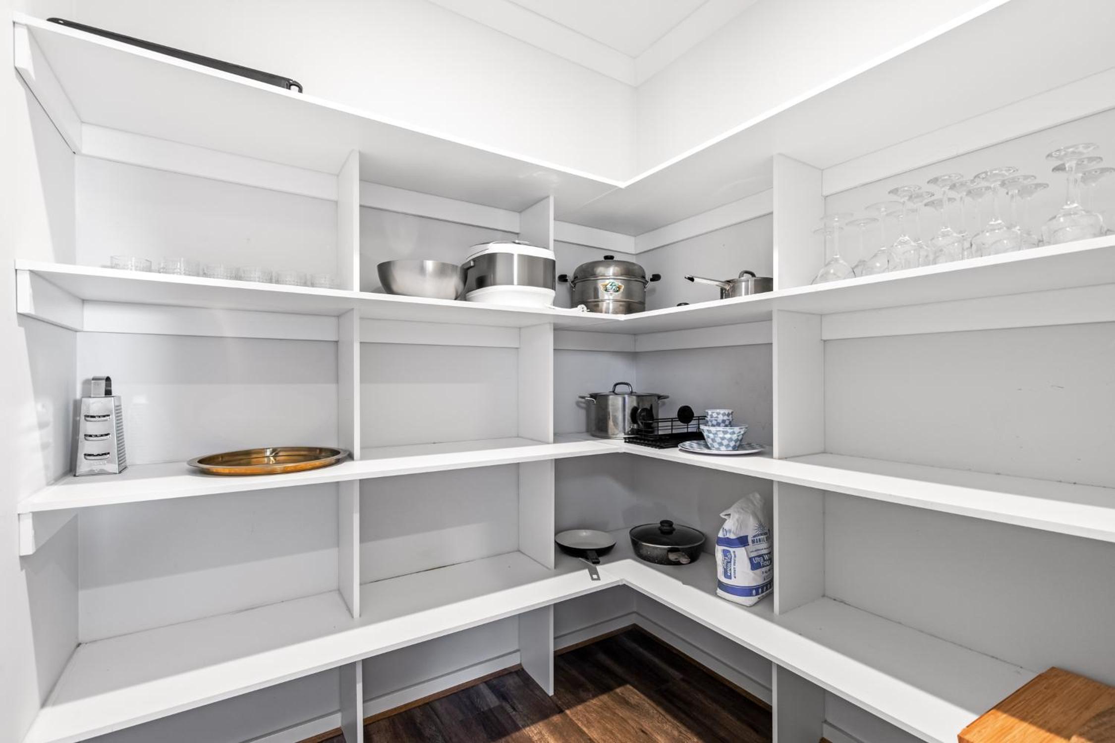 Point Cook's Spacious and Comfy 4BR/3BA Haven!
